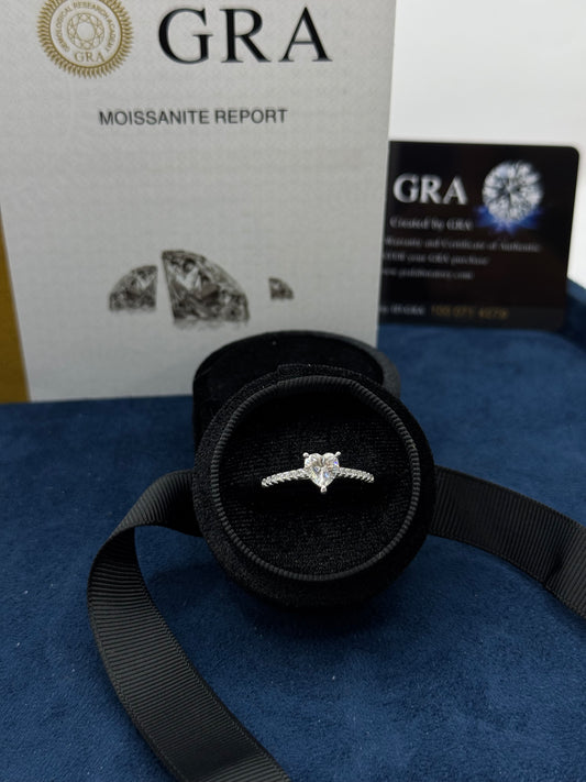 Anillo corazón moissanita