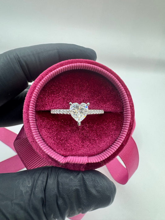 Anillo corazón moissanita