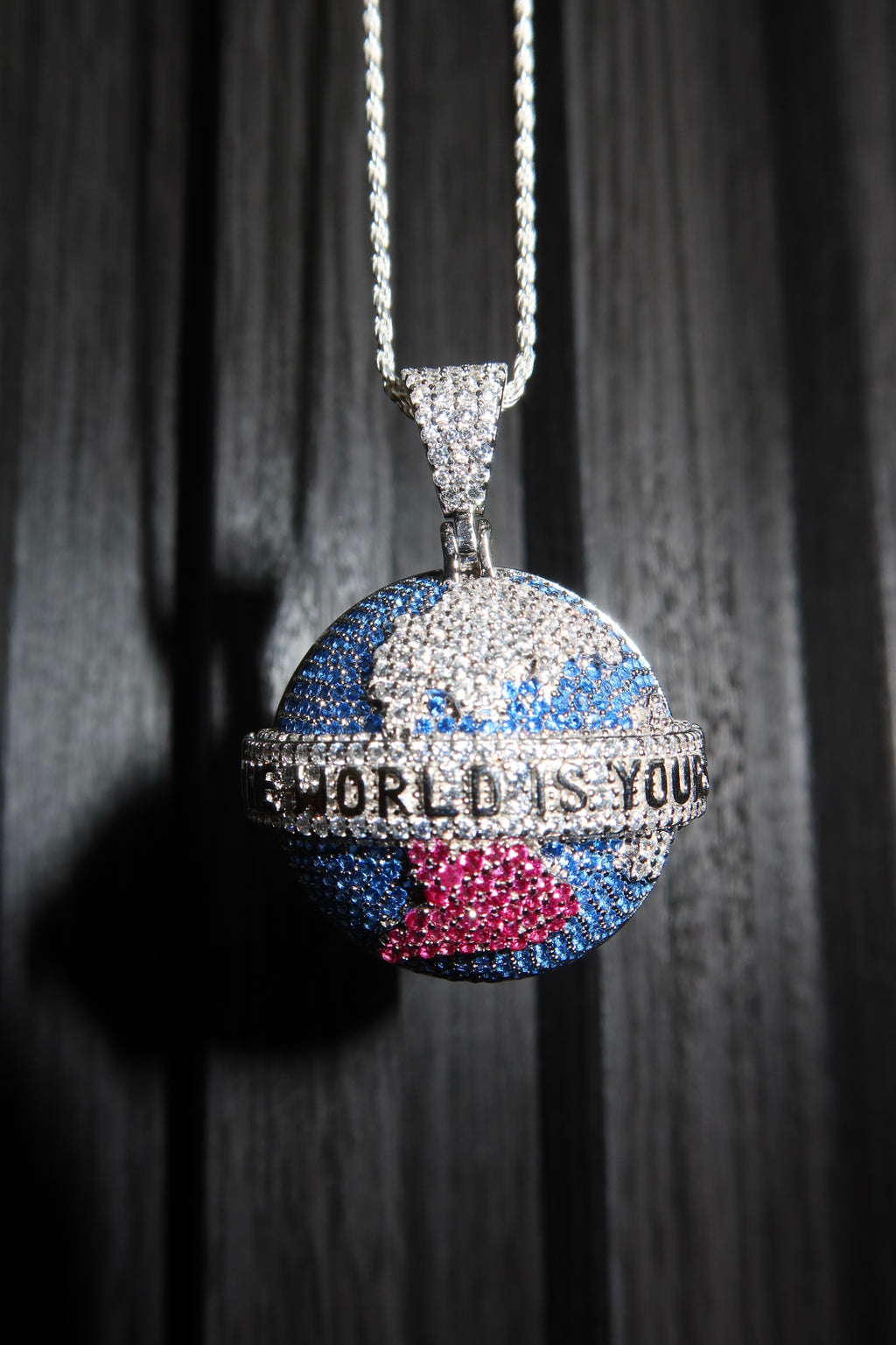Dije The world is yours TM