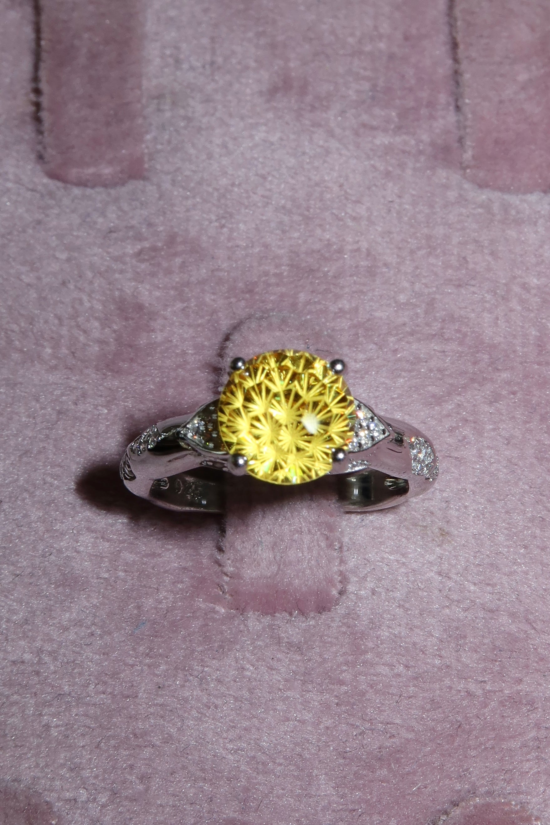 Anillo snowball amarillo