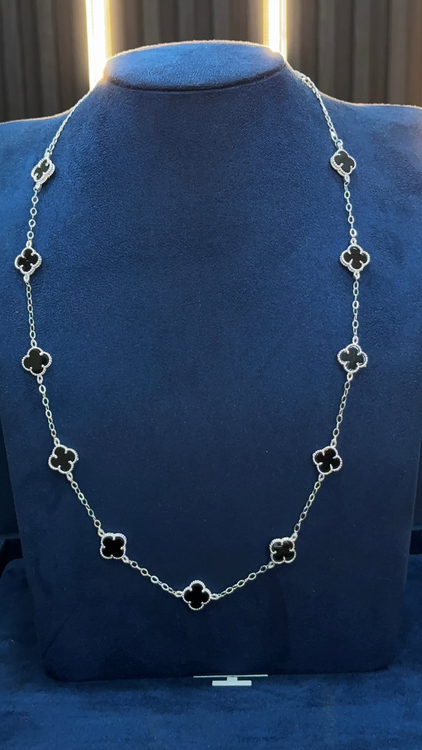 Cadena van cleef negra sin rodio