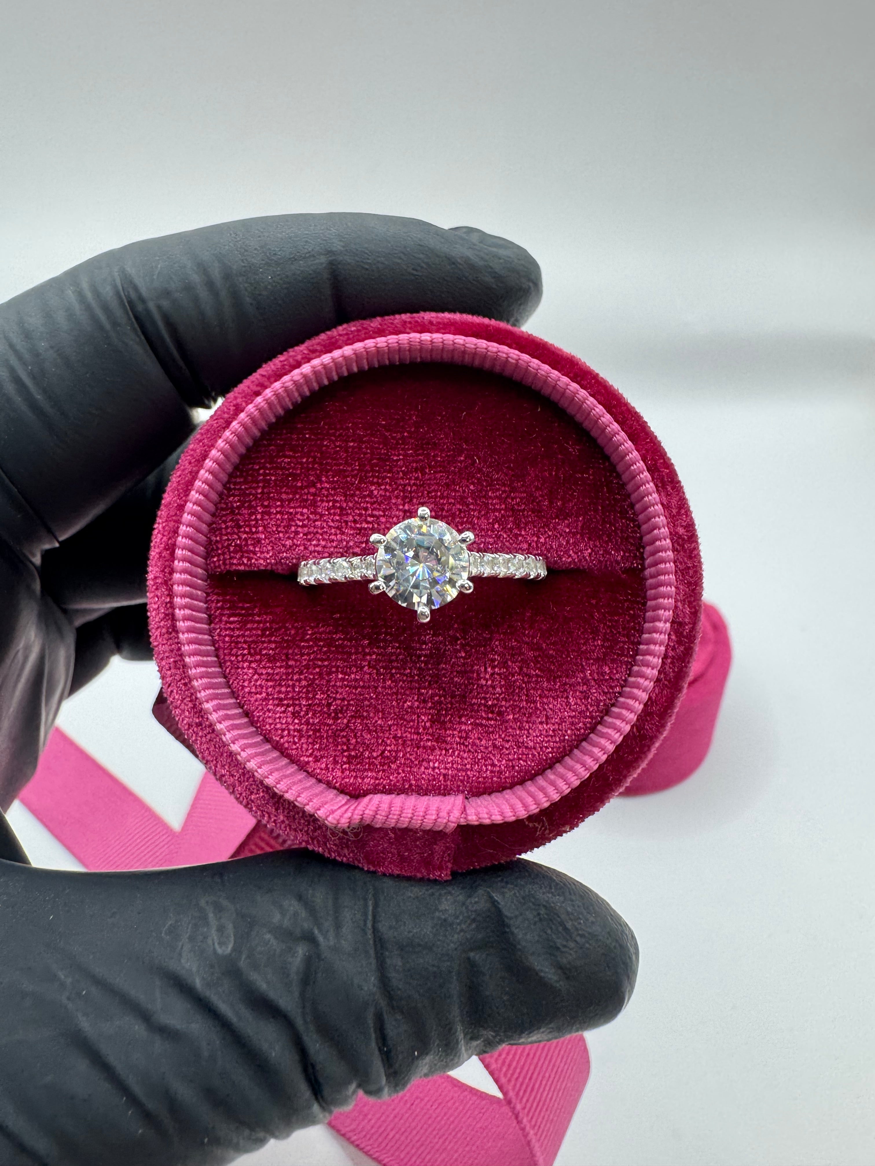 Anillo moissanita 6 uñas