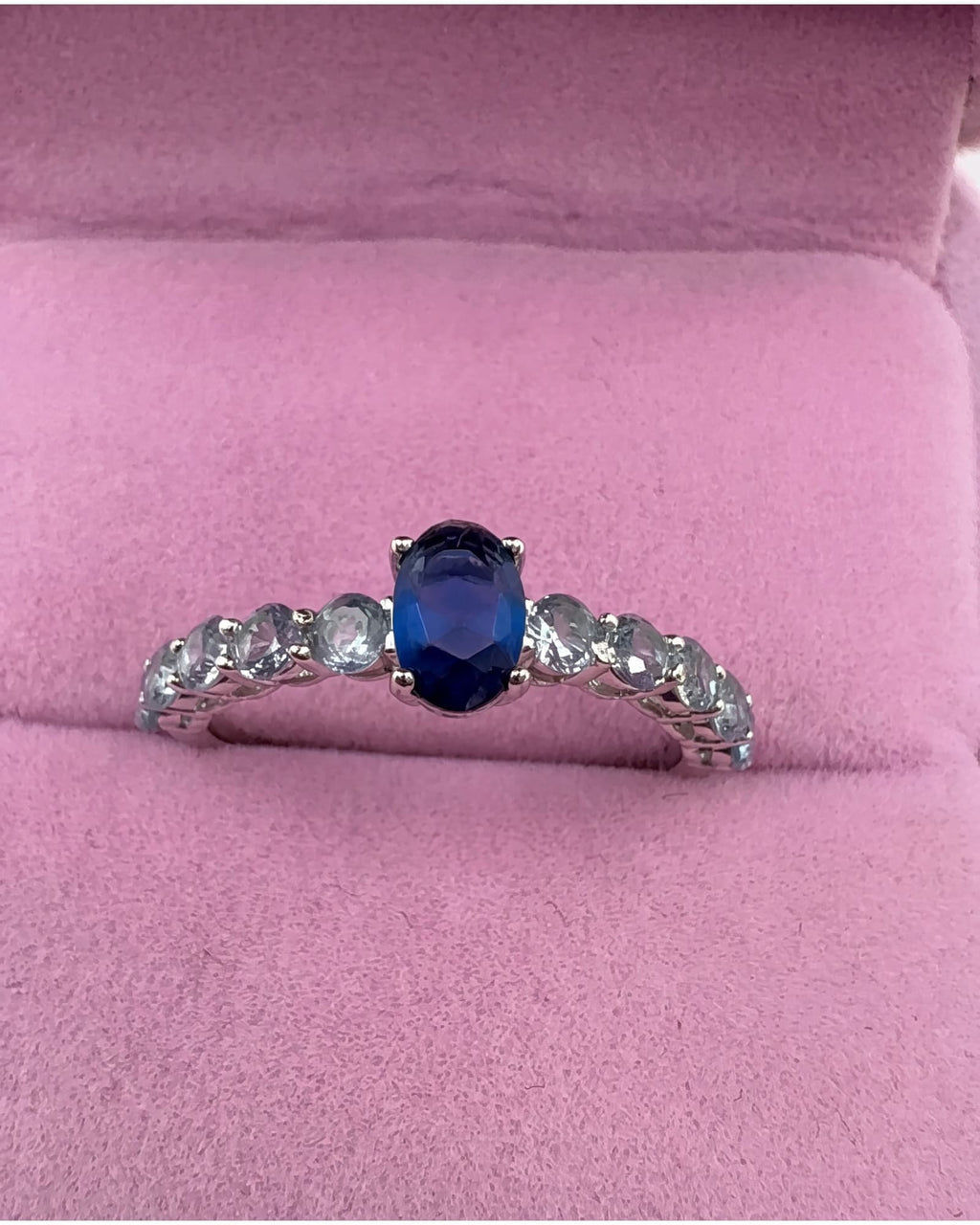 Anillo oval azul