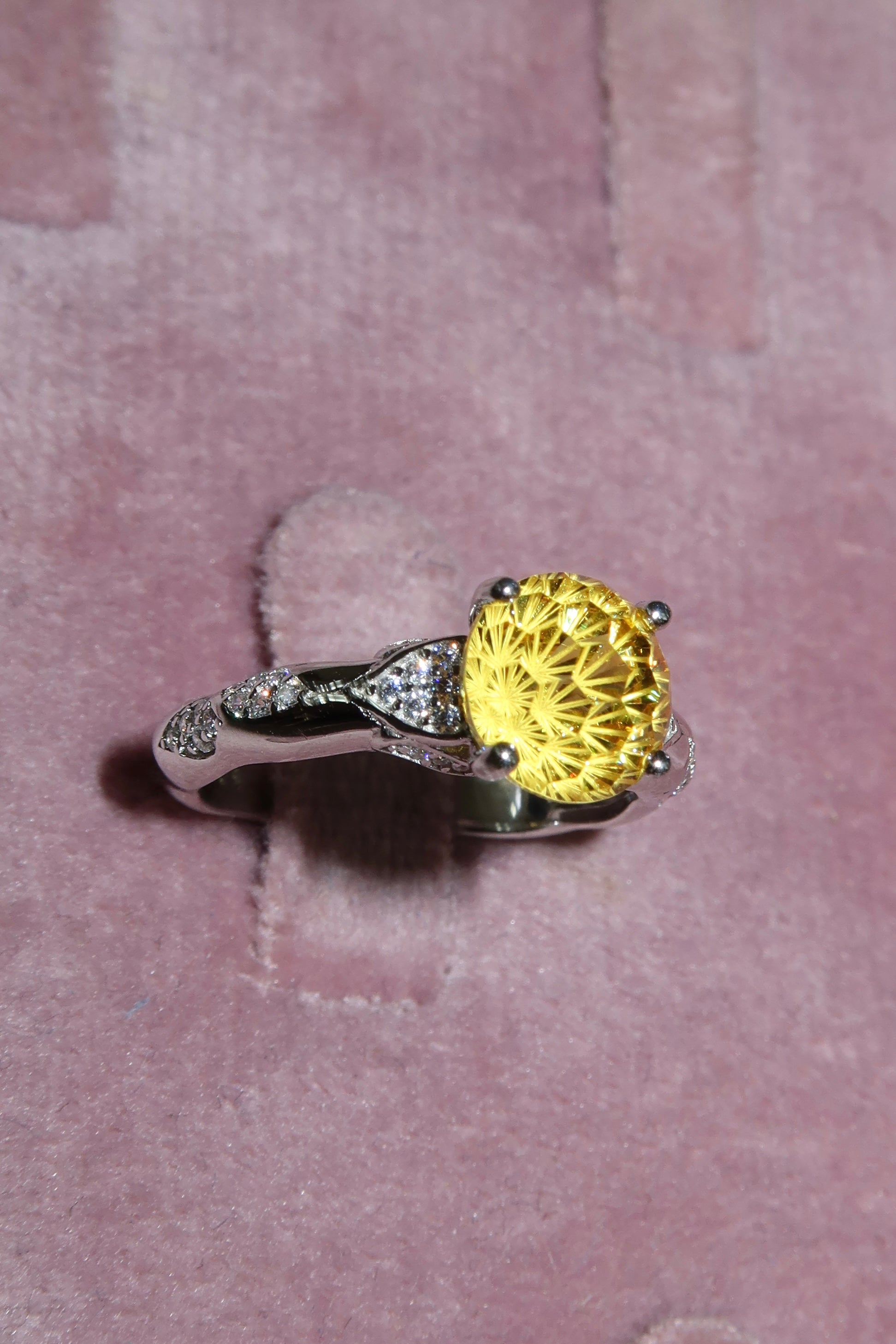 Anillo snowball amarillo