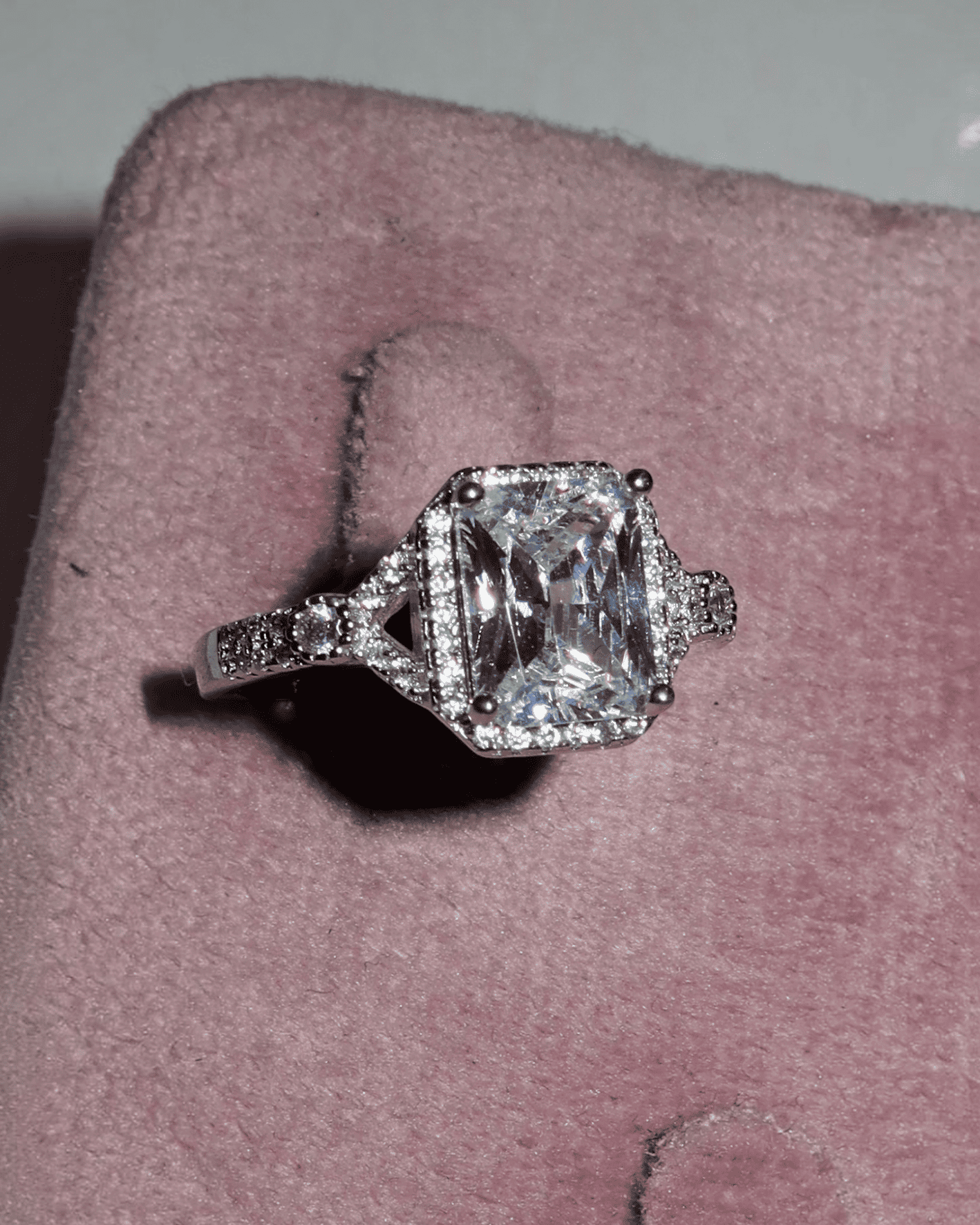 Anillo corte esmeralda