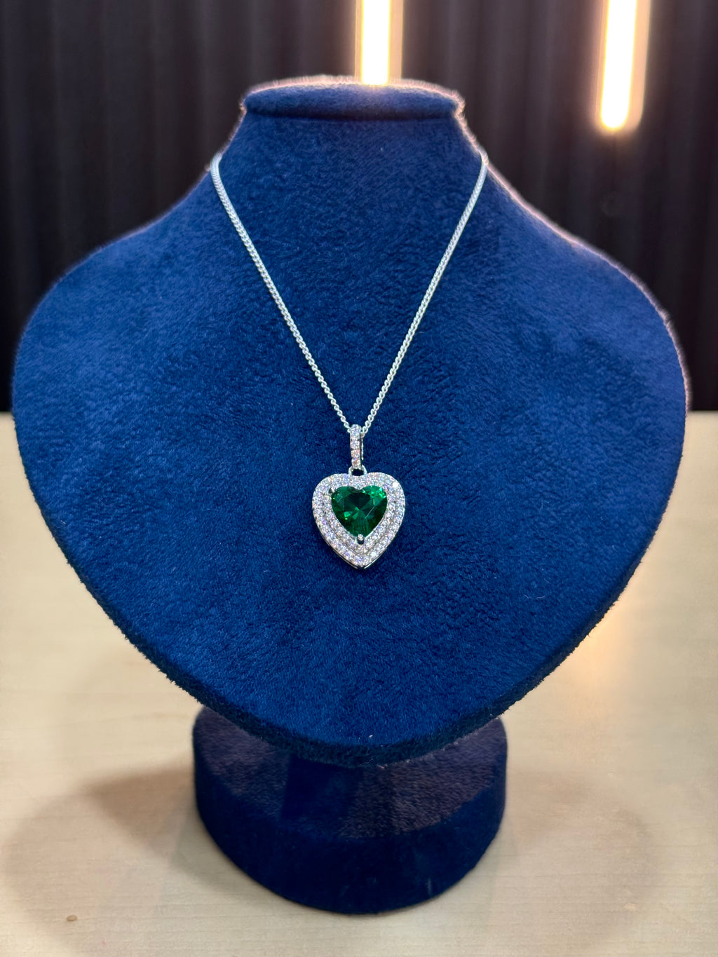 Collar dije corazón verde