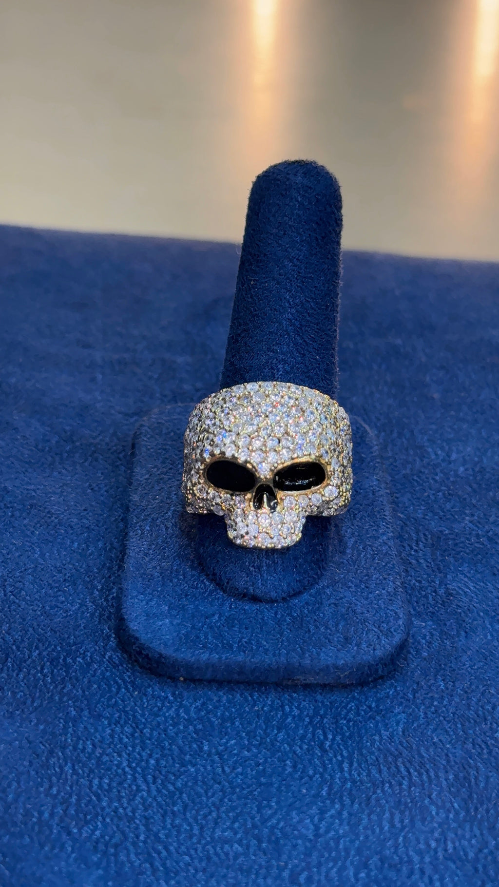 Anillo calavera dorado