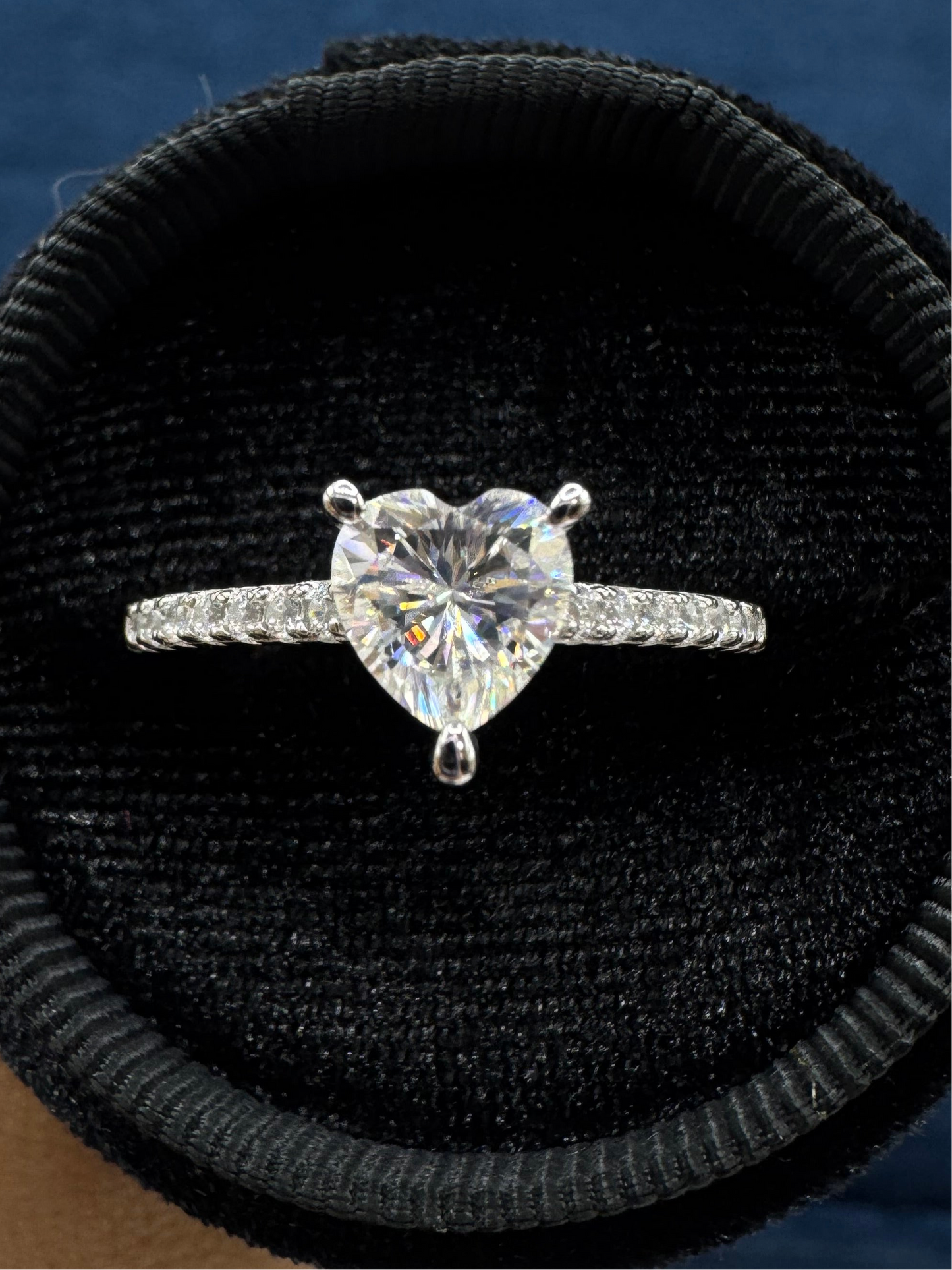 Anillo corazón moissanita