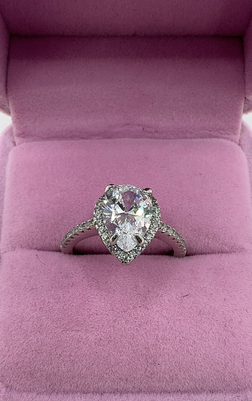 Anillo gota montadura halo