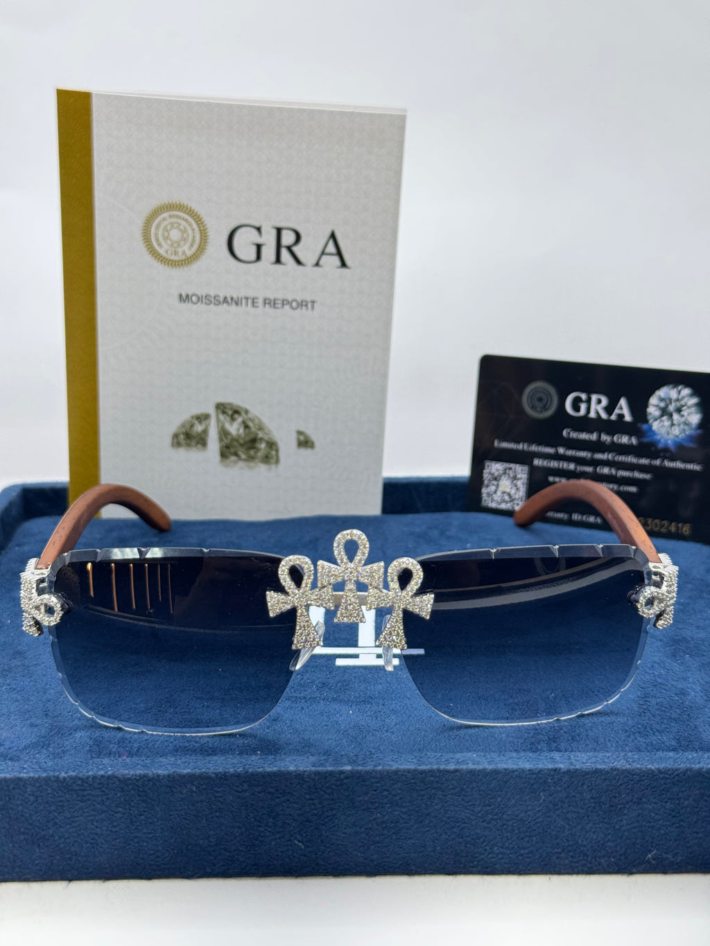 Lentes negros cruz egipcia