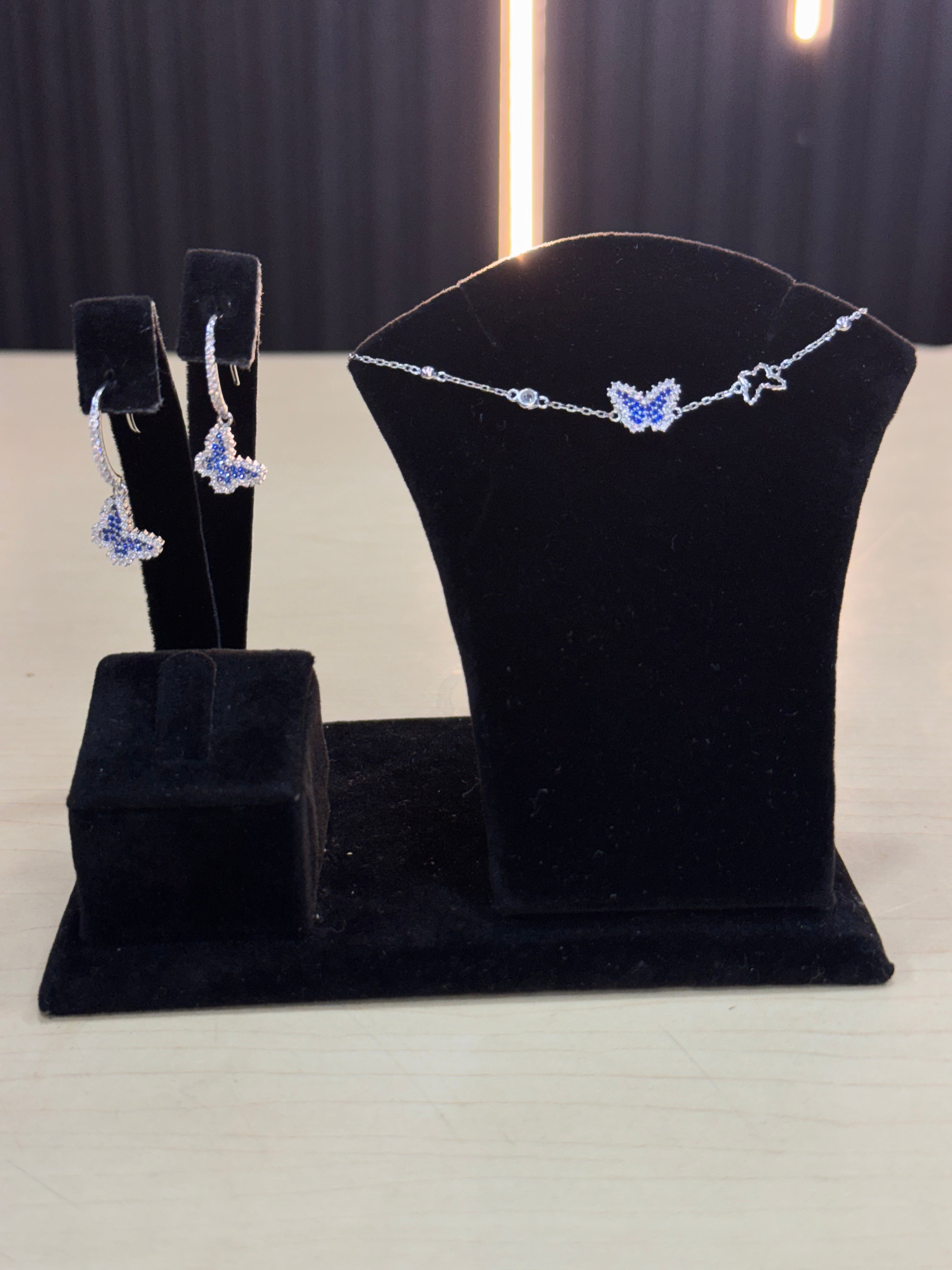 Set pulso y aretes mariposa