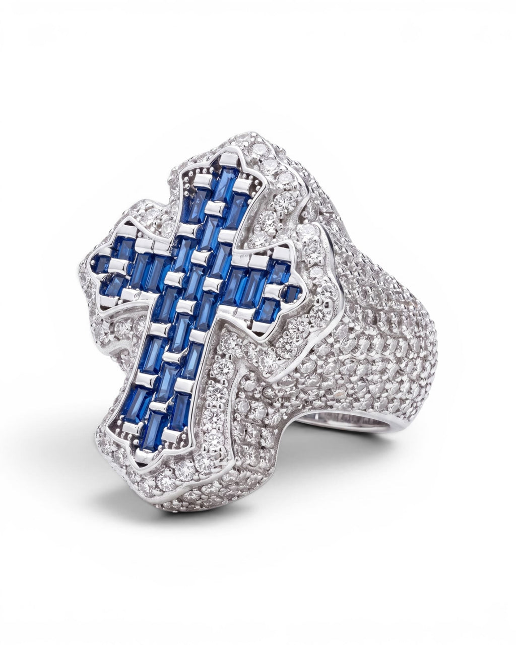 Anillo cruz color azul moissanita