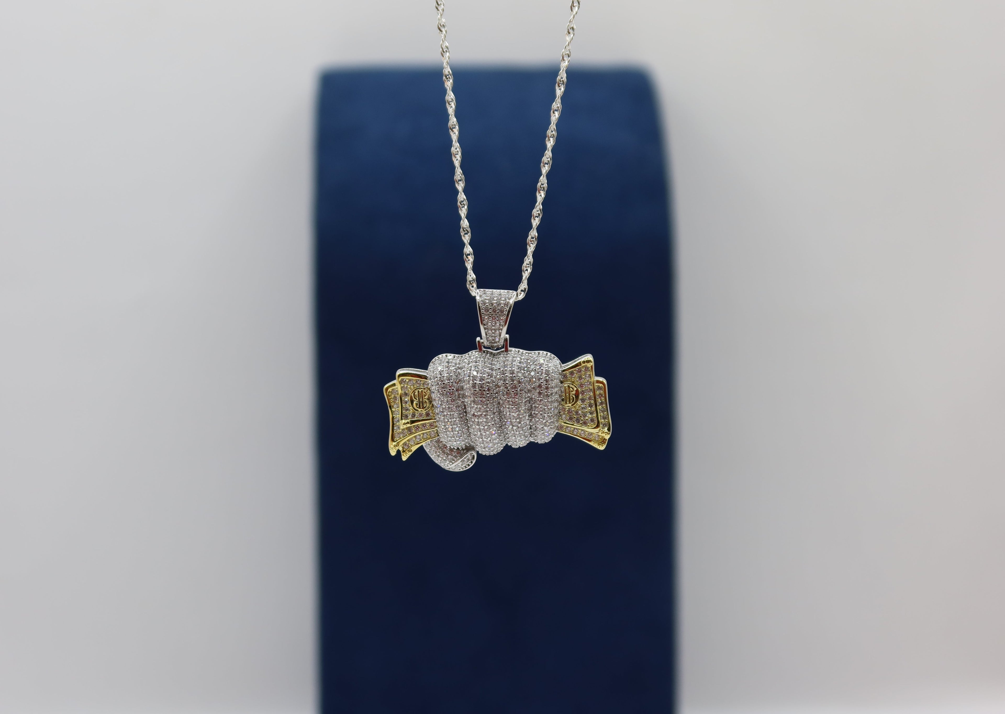 Dije puño con dinero