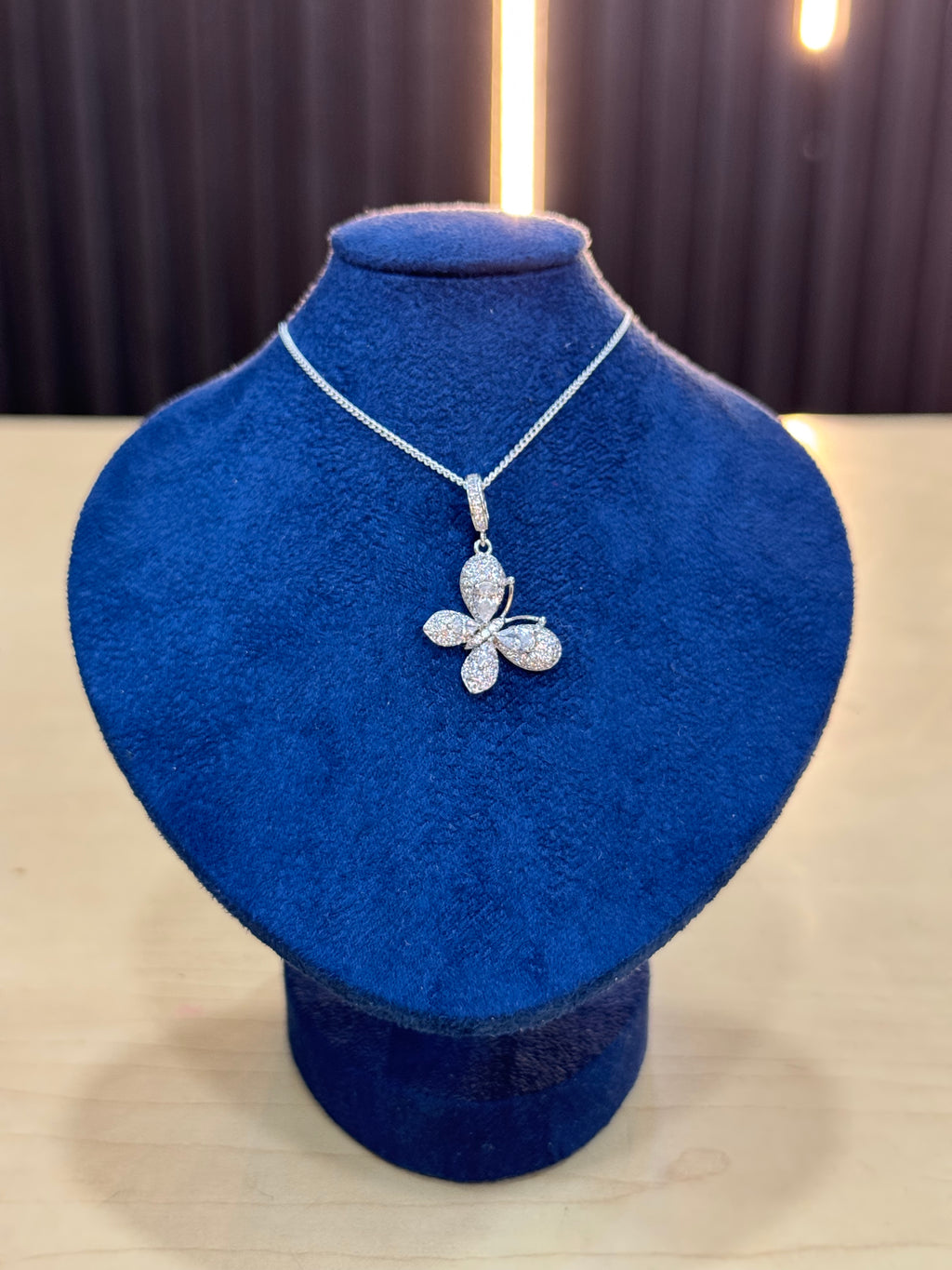 Collar dije mariposa