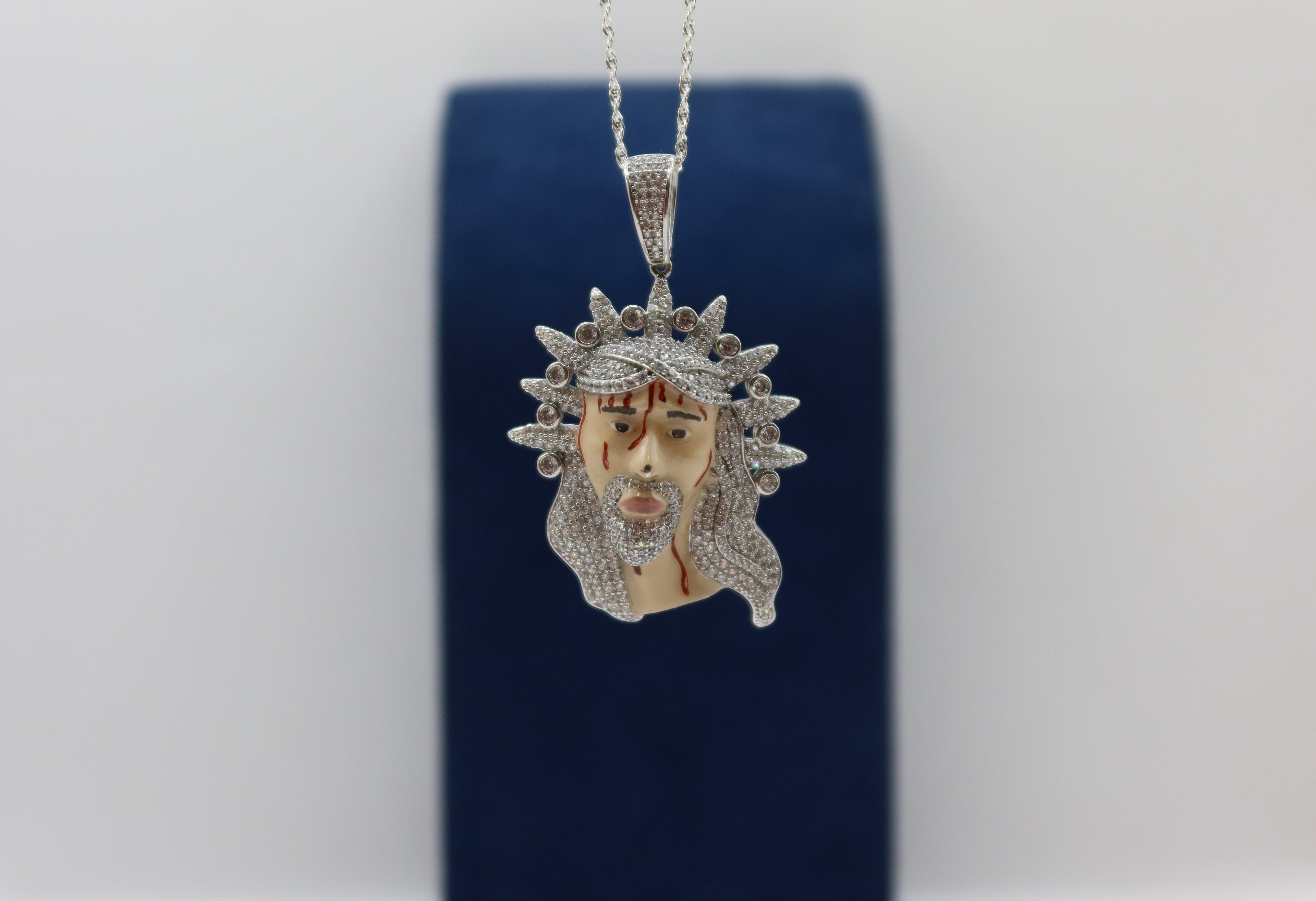 Dije Cristo esmaltado