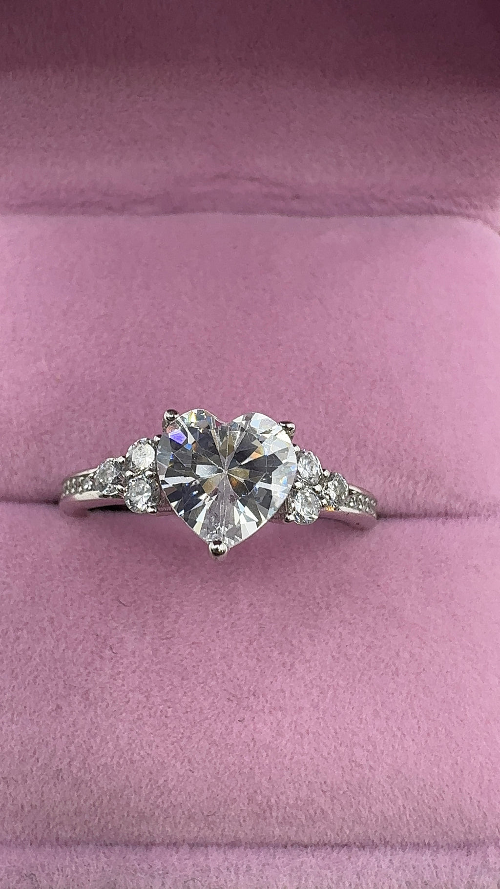 Adjustable heart ring