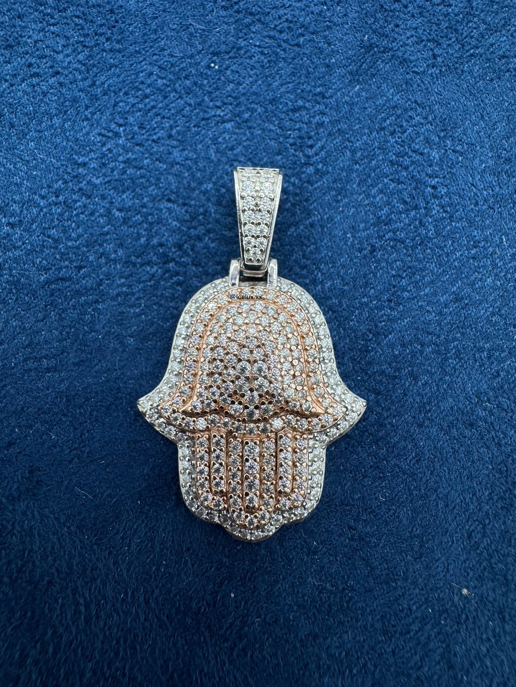 Dije mano de Fátima moissanita