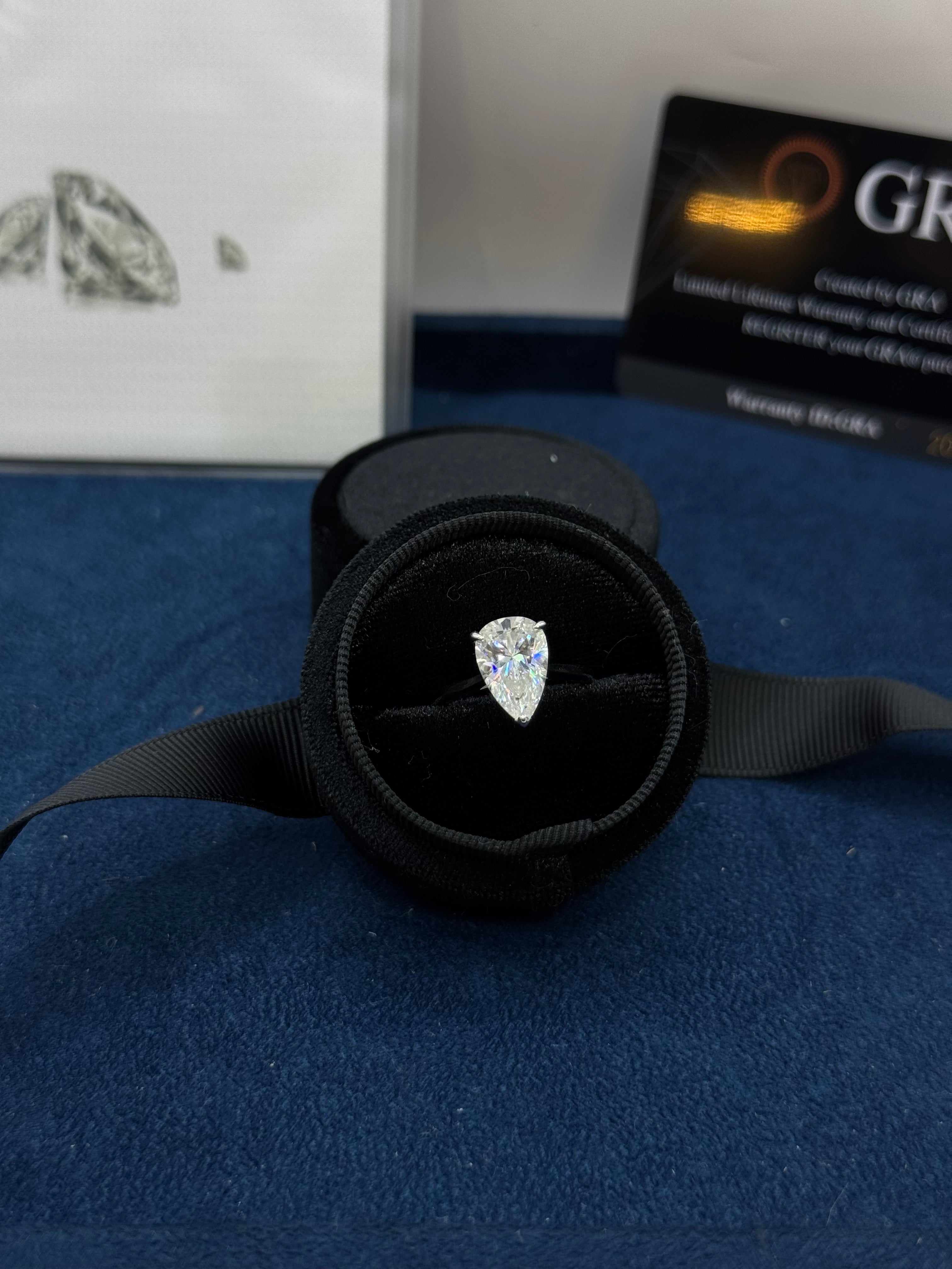 Anillo pera moissanita