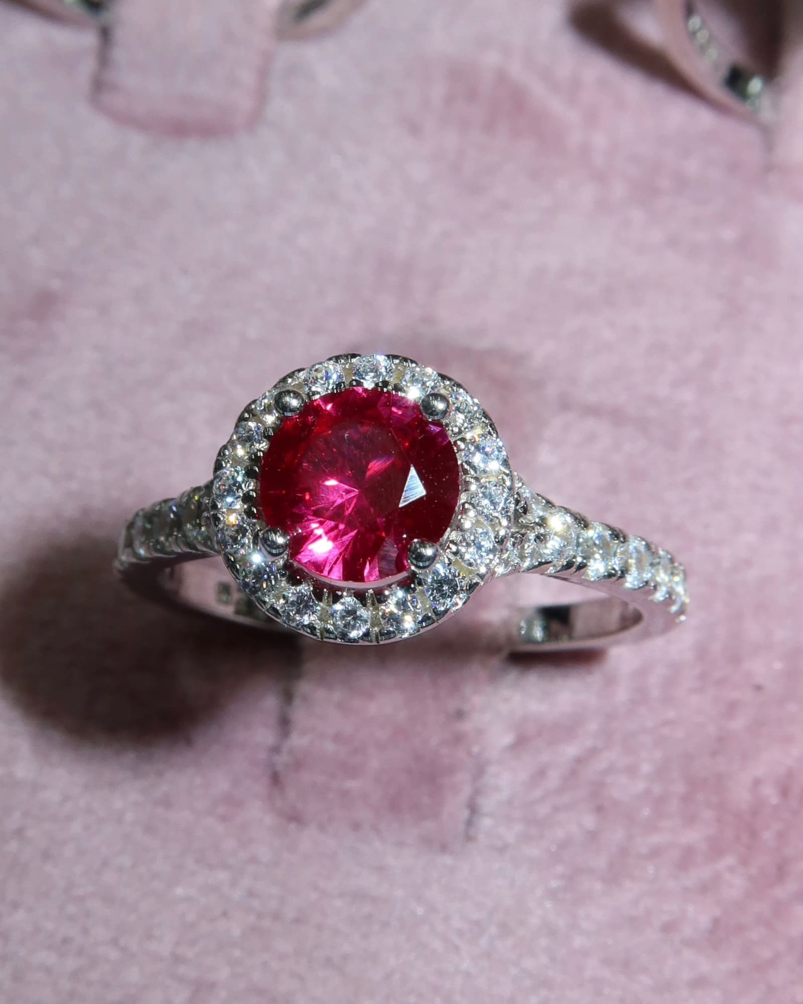Anillo rubí zirconia