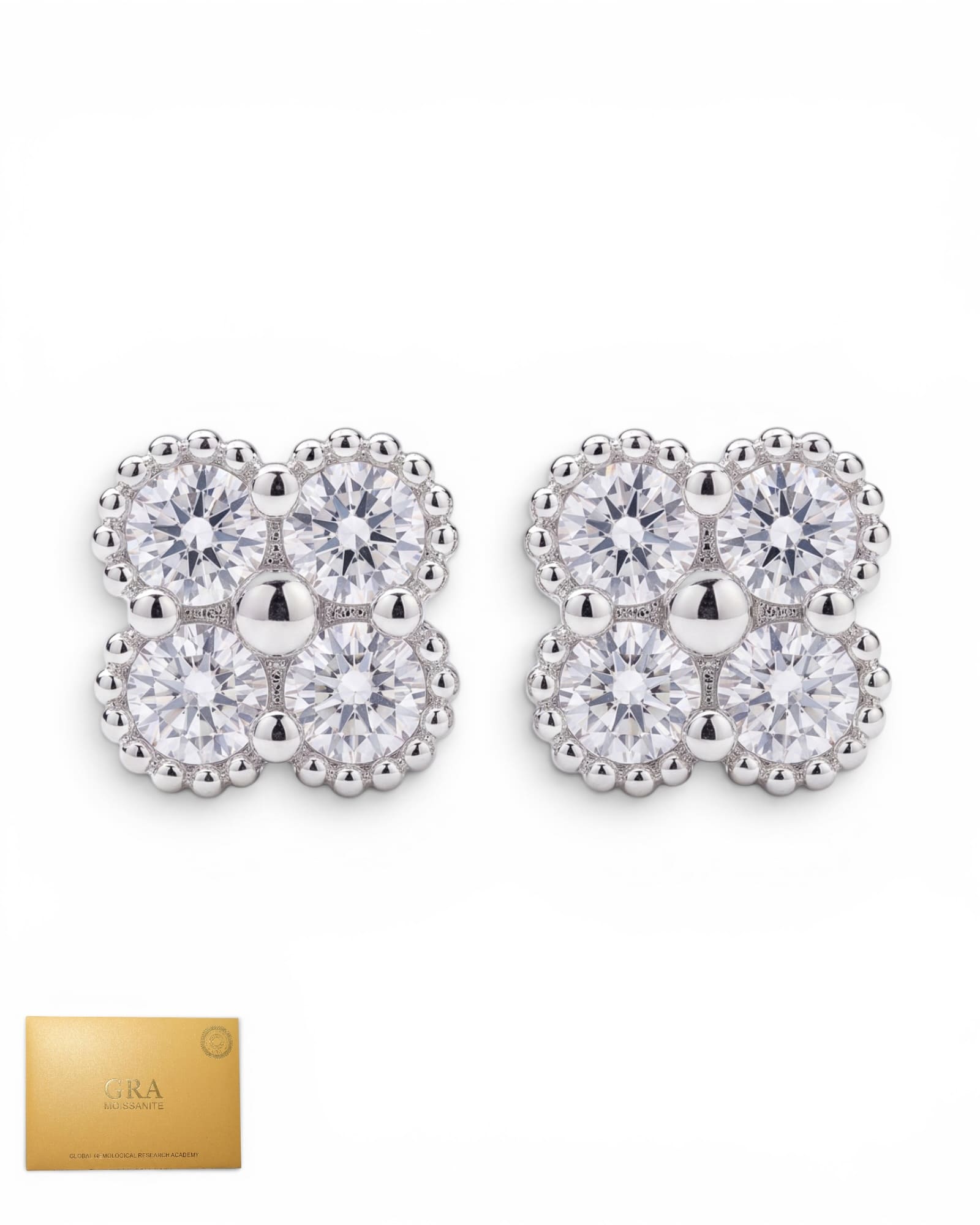 Aretes trébol moissanita