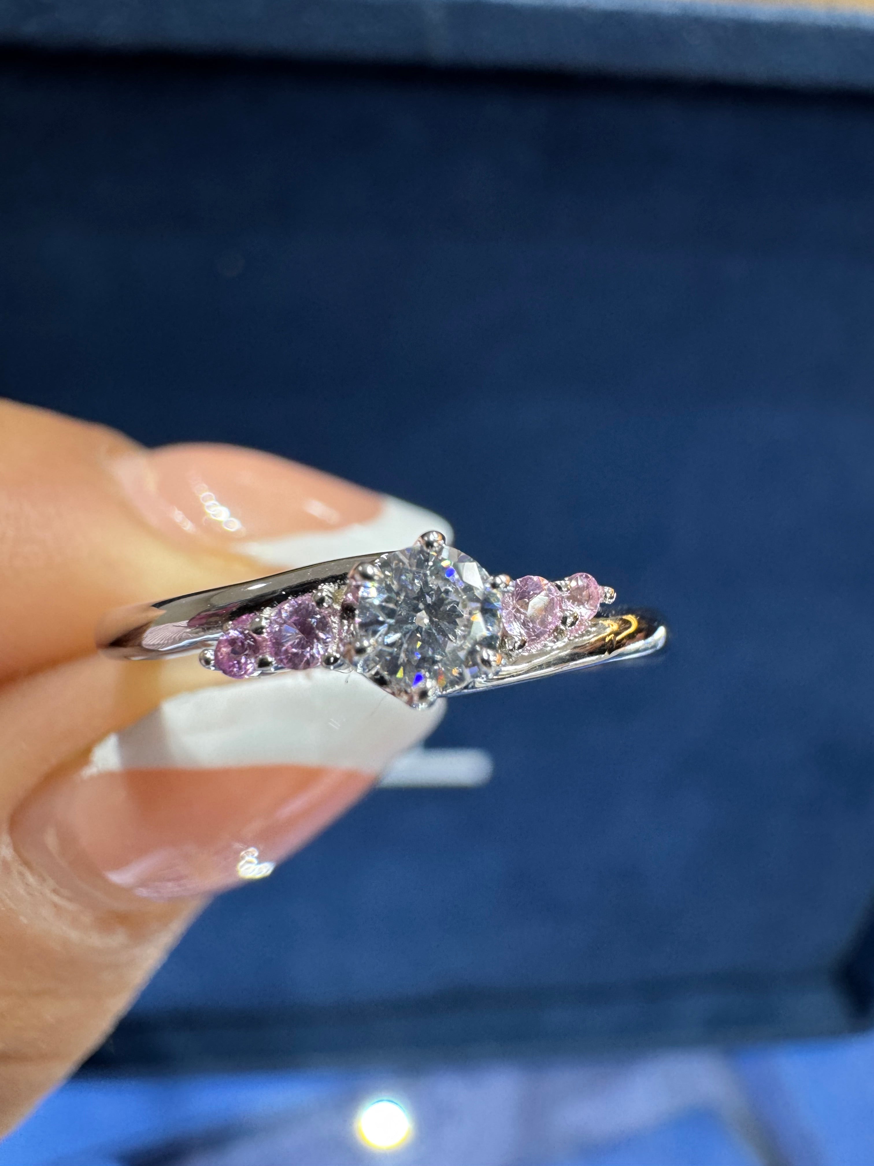 Anillo solitario flair rosa