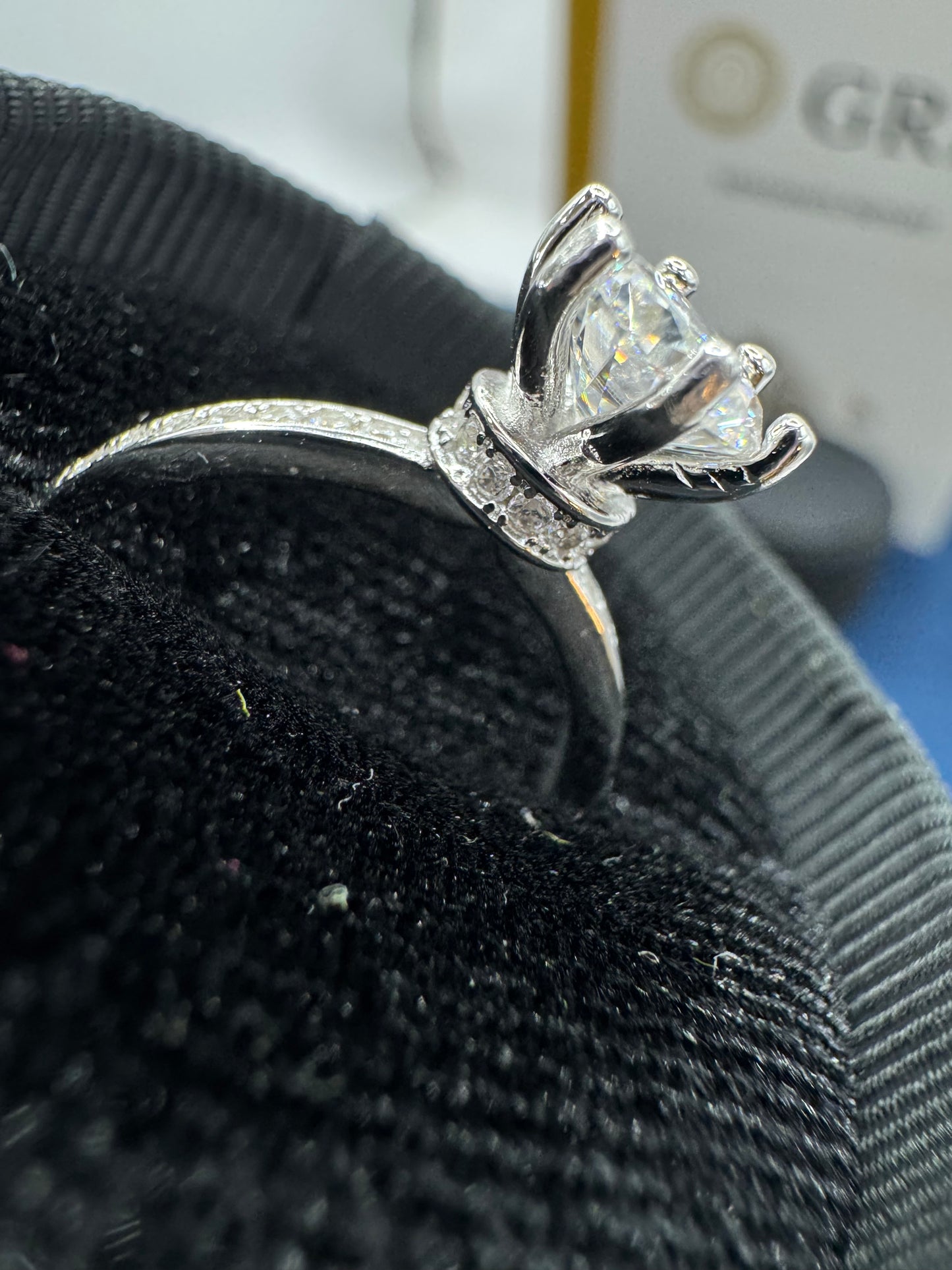 Anillo moissanita