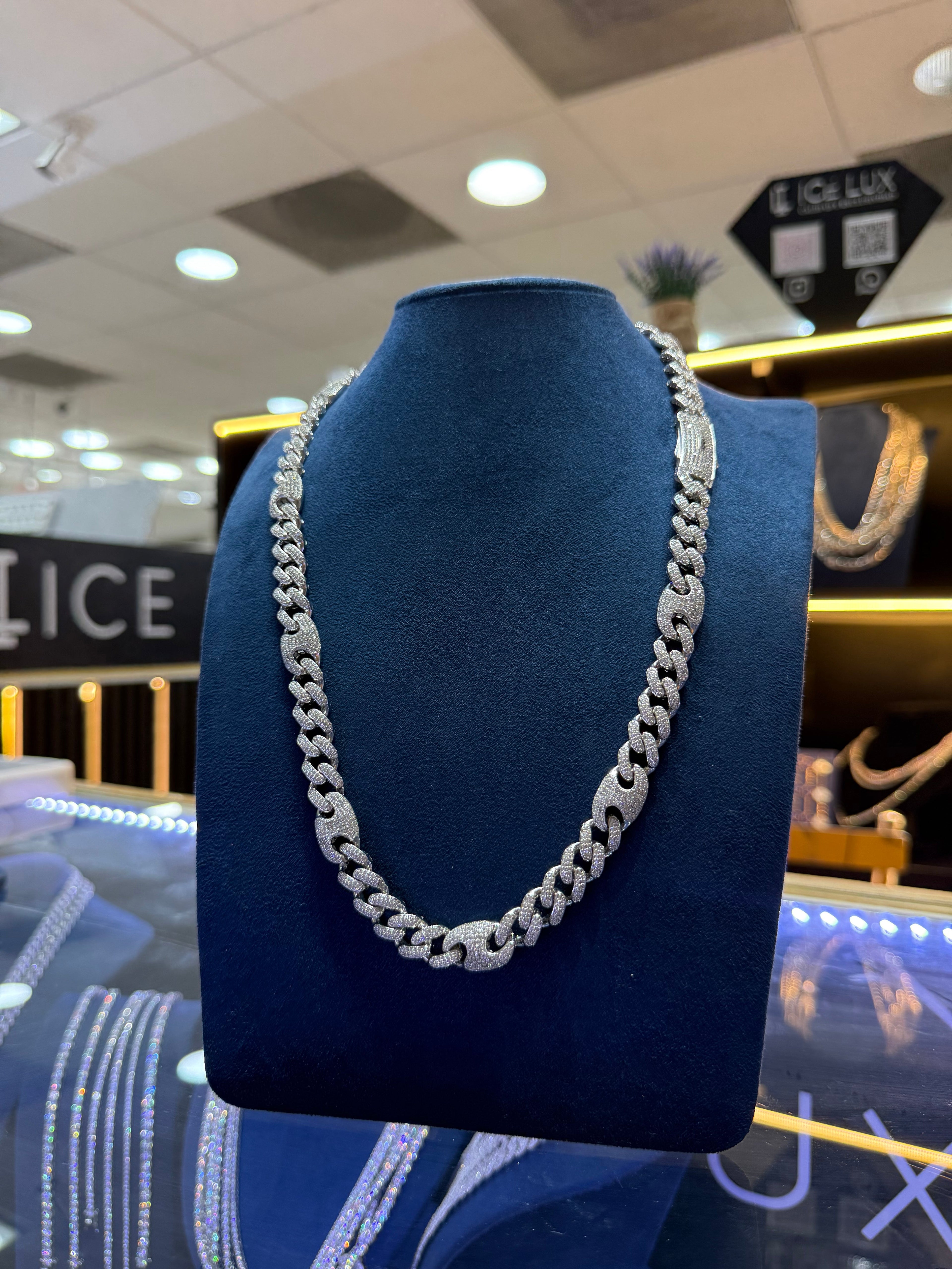 Cadena estilo Guci full ice
