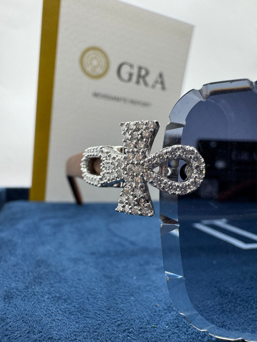 Lentes negros cruz egipcia