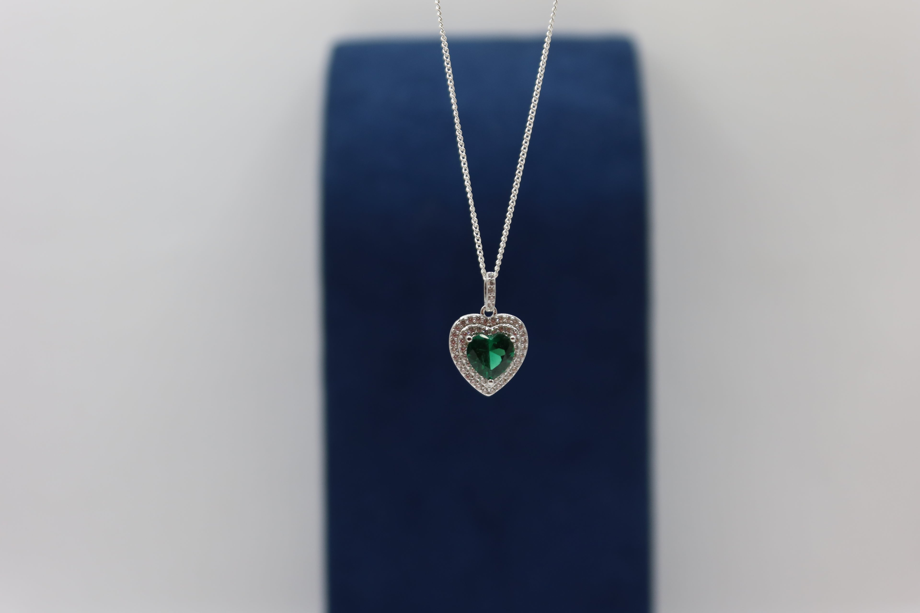 Collar dije corazón verde