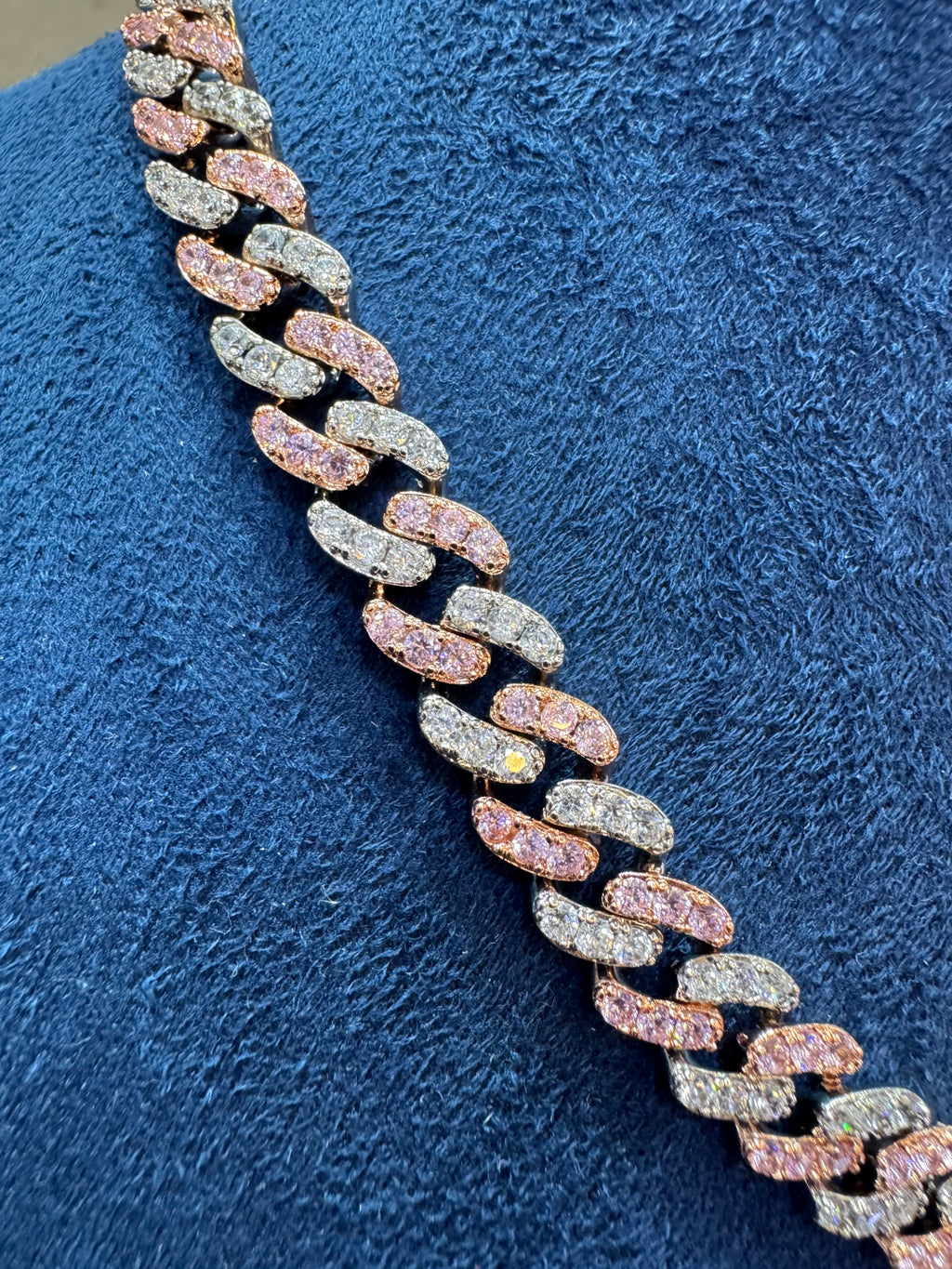 Cadena cubana Rosa
