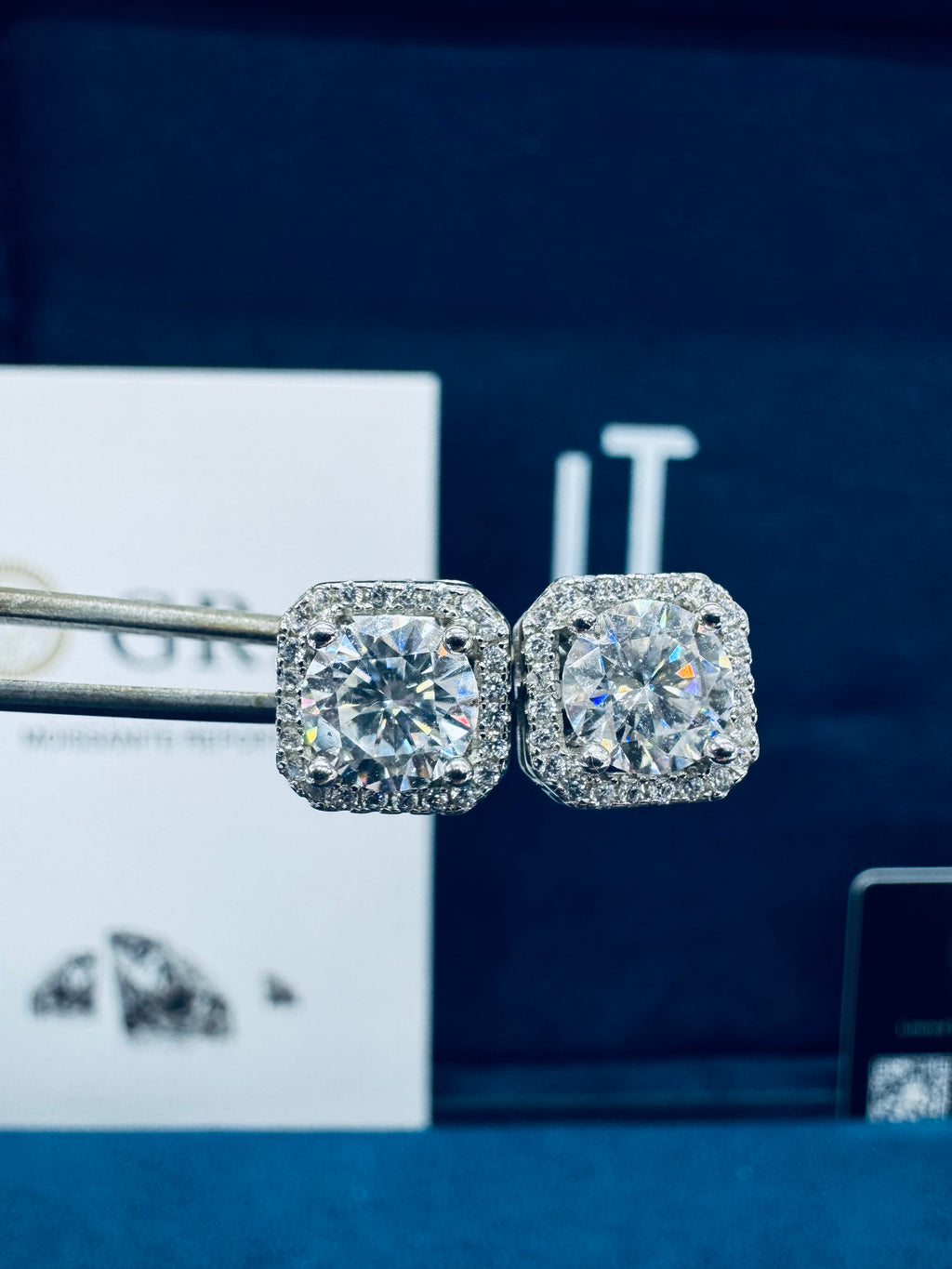 Aretes cuadrados moissanita