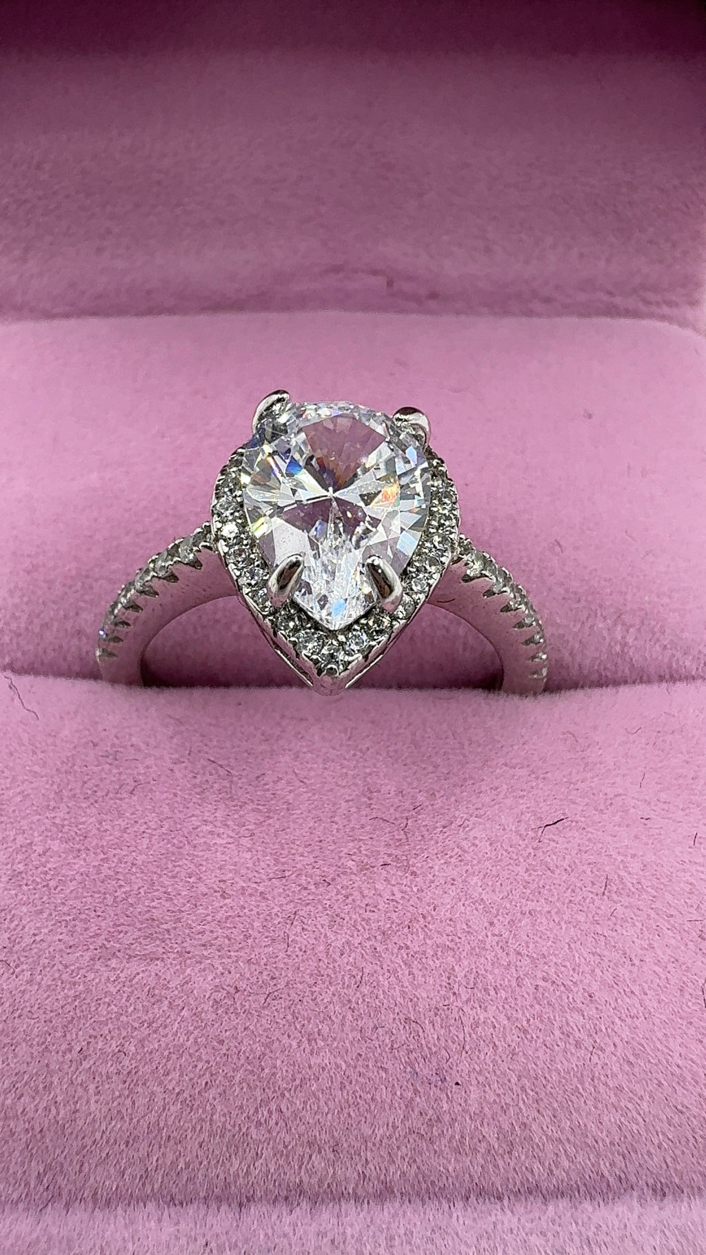 Anillo gota montadura halo