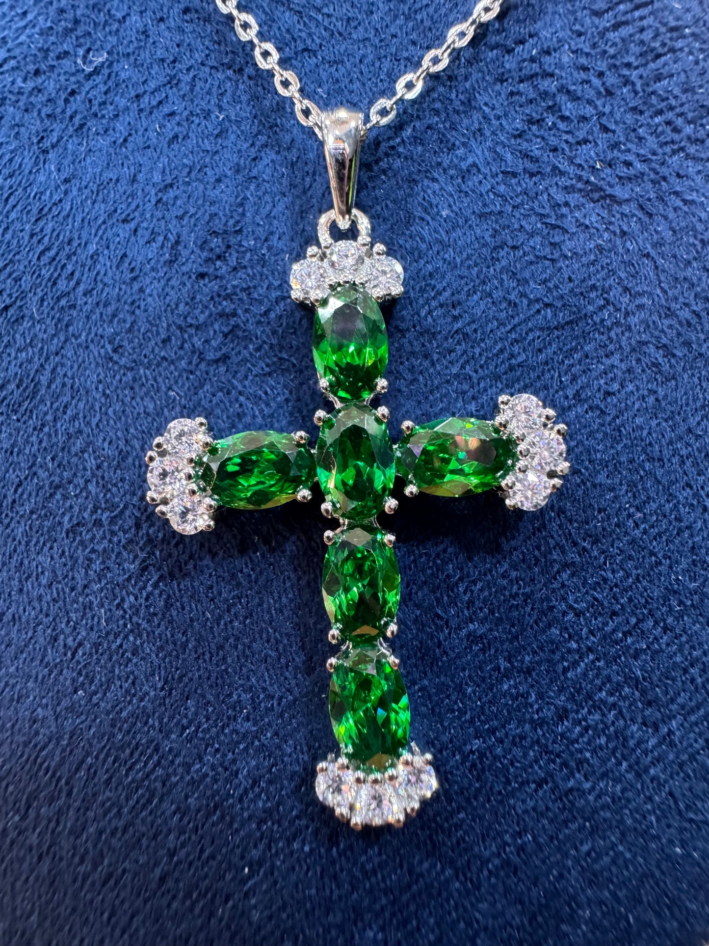 Collar cruz verde