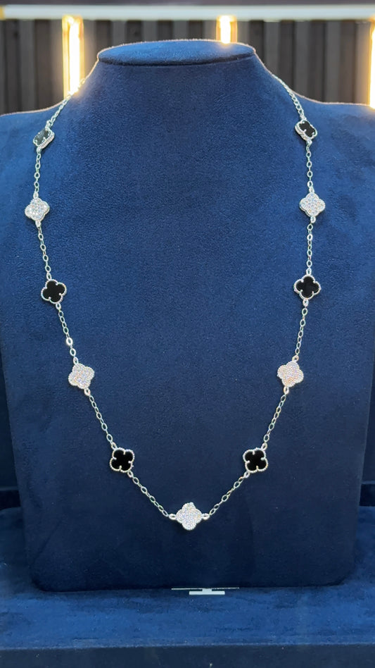 Cadena van cleef con piedras negro