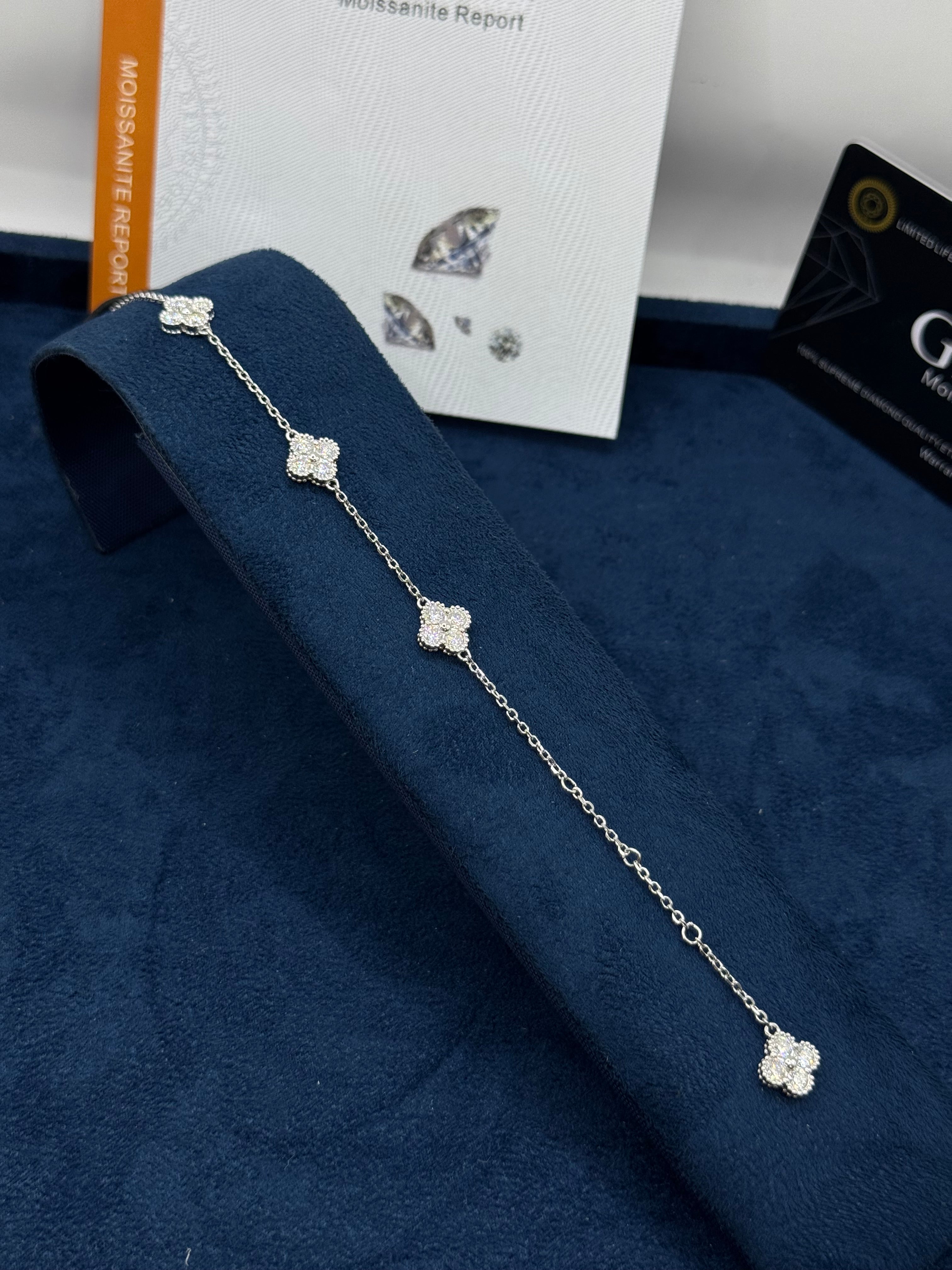 Pulso  trébol moissanita