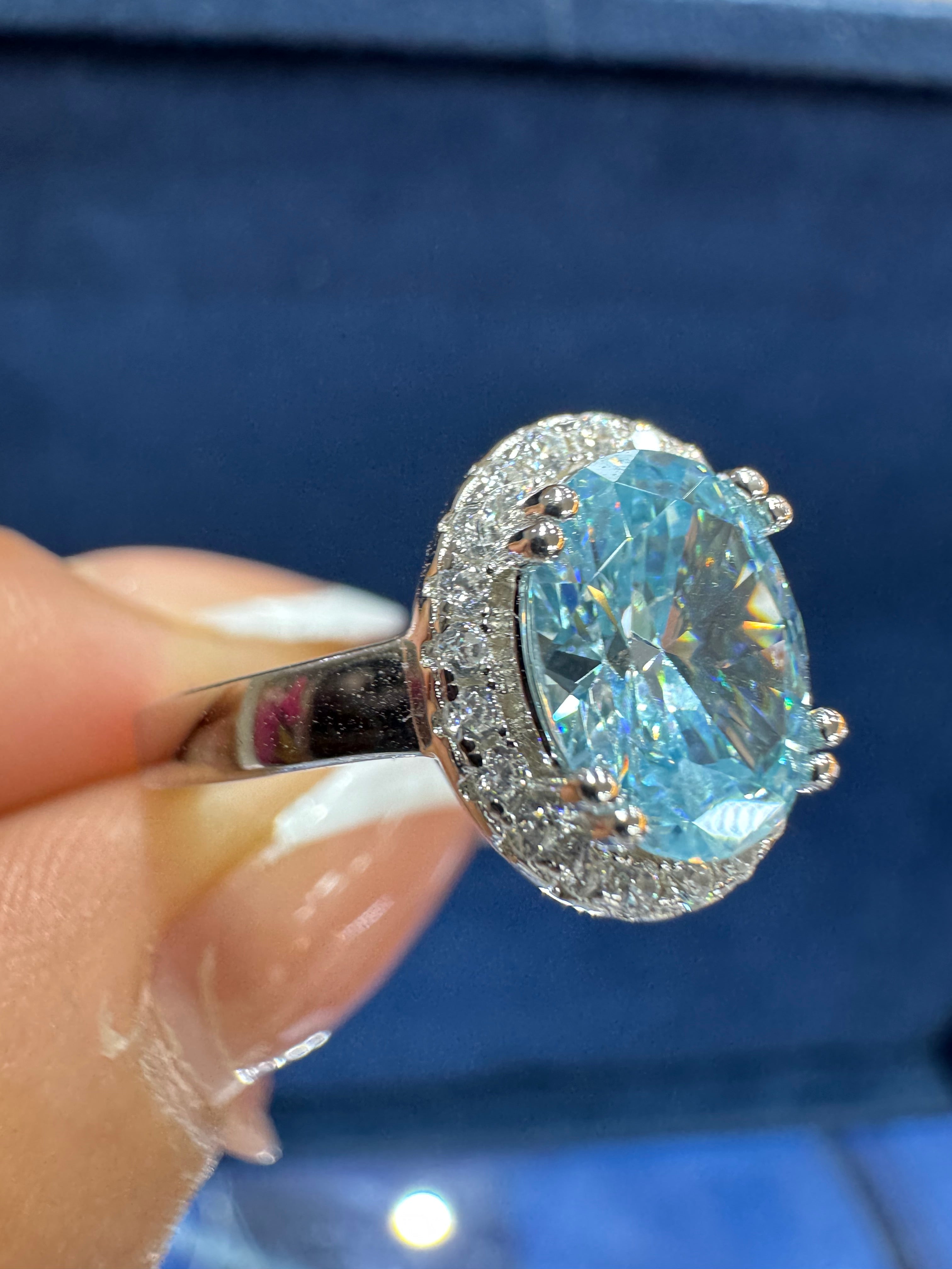 Anillo halo azul celeste