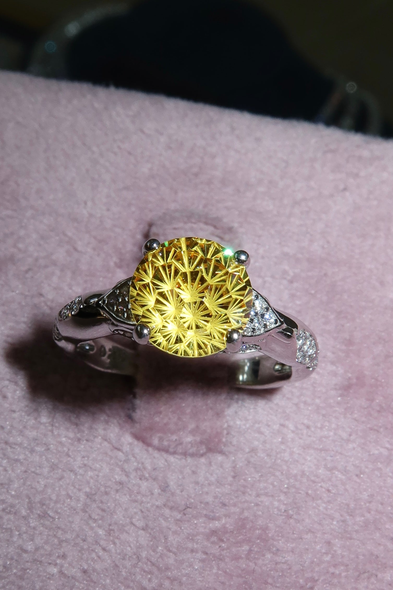 Anillo snowball amarillo