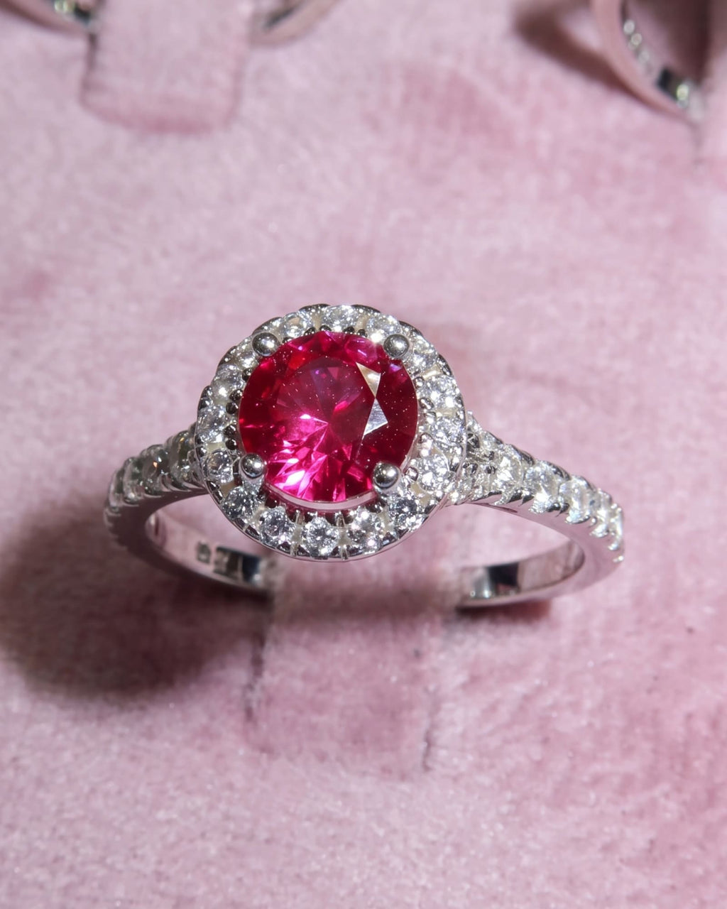 Anillo rubí zirconia