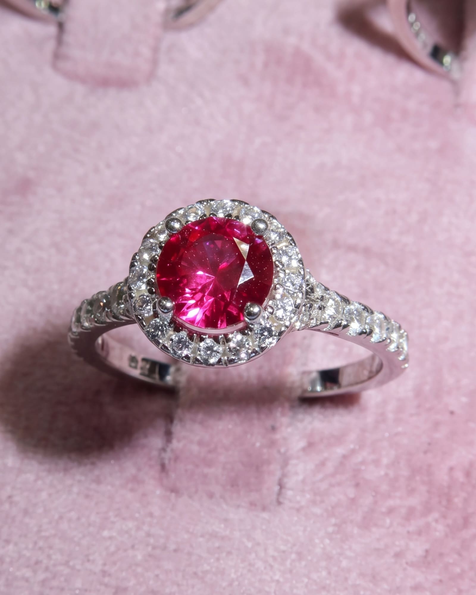 Anillo rubí zirconia
