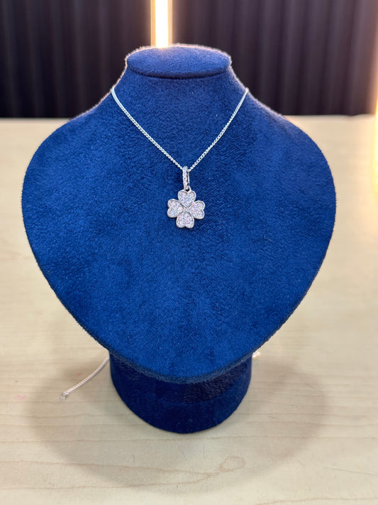 Collar dije trébol