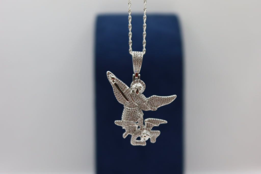 Dije San  Miguel arcángel plateado