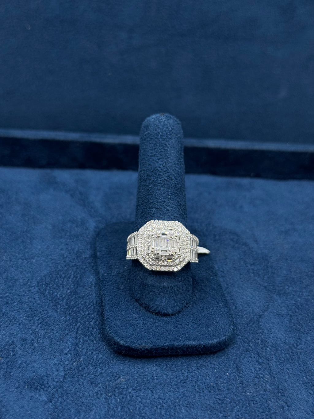 Anillo cuadrado baguette