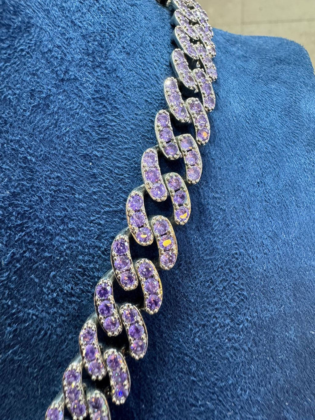 Cadena cubana morada oro laminado