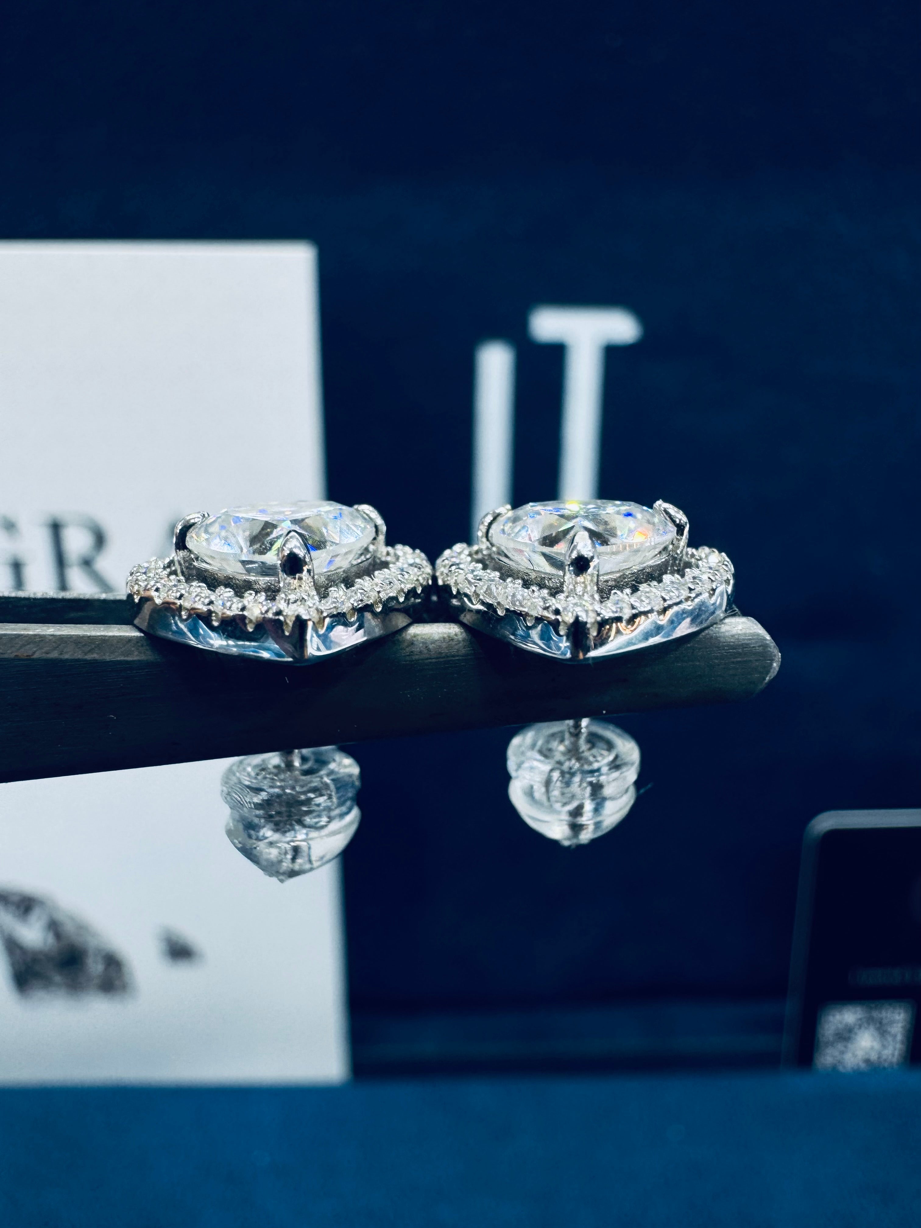 Moissanite heart earring