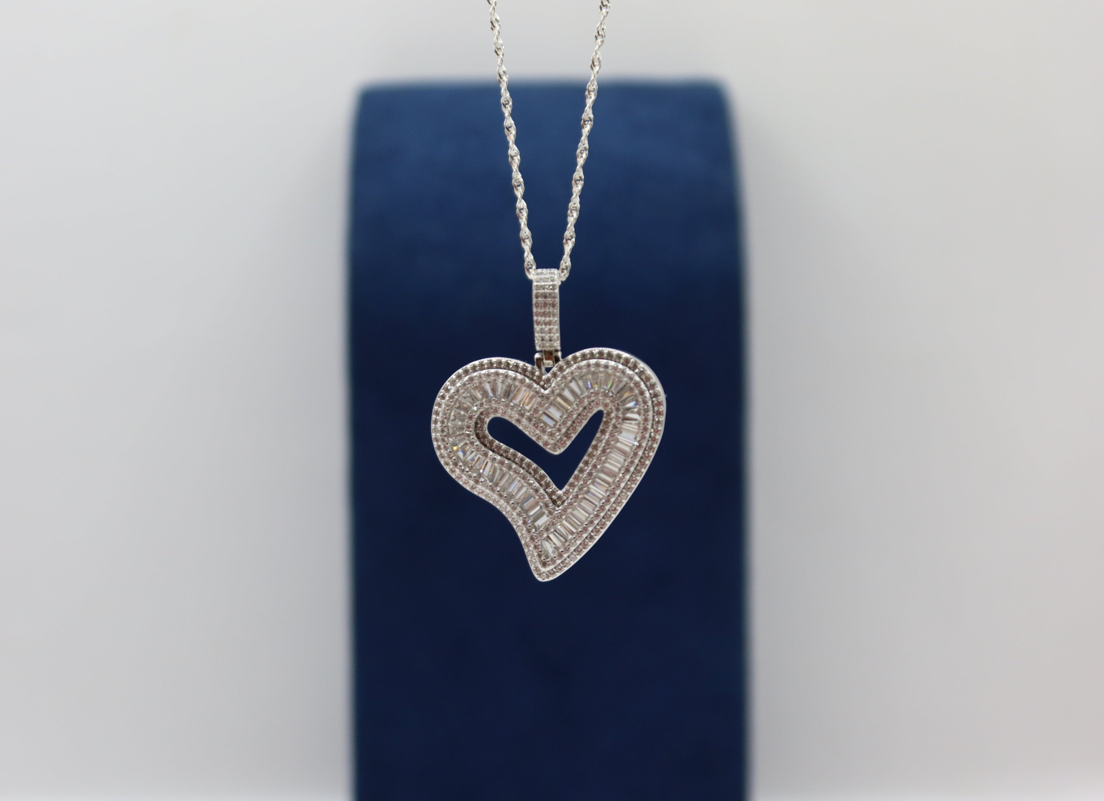 Dije corazón baguette