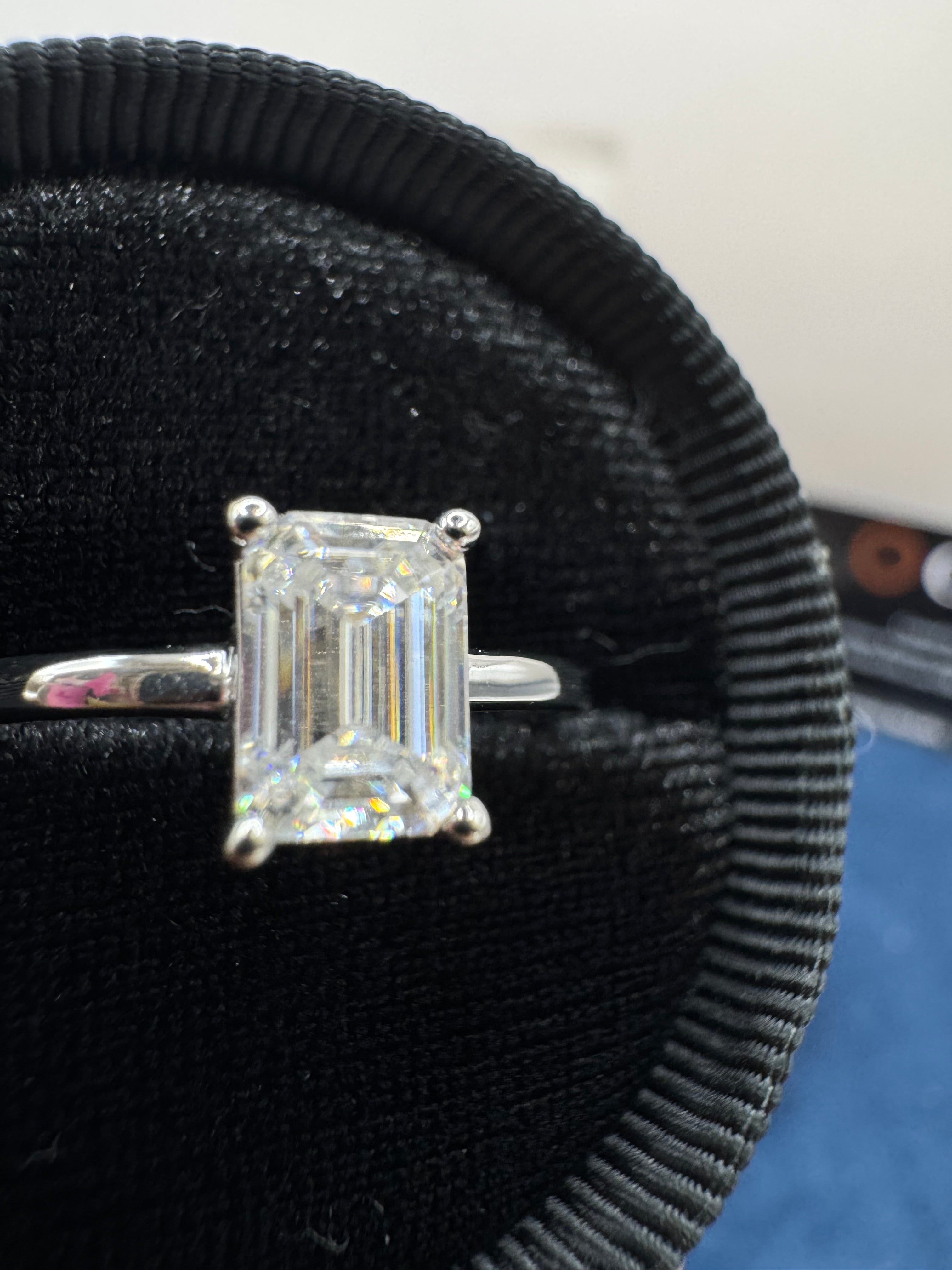 Anillo baguette moissanita