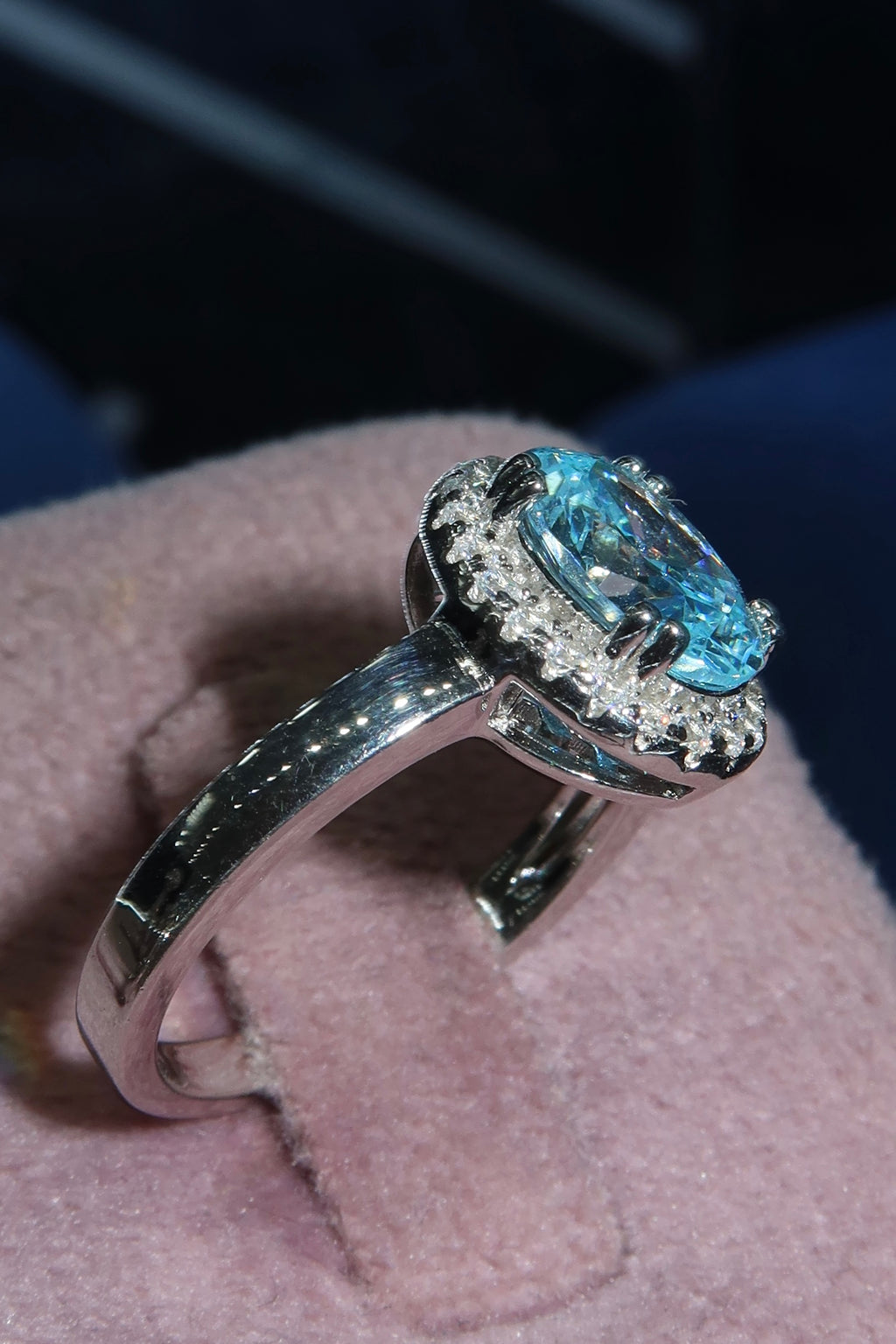 Anillo halo azul celeste