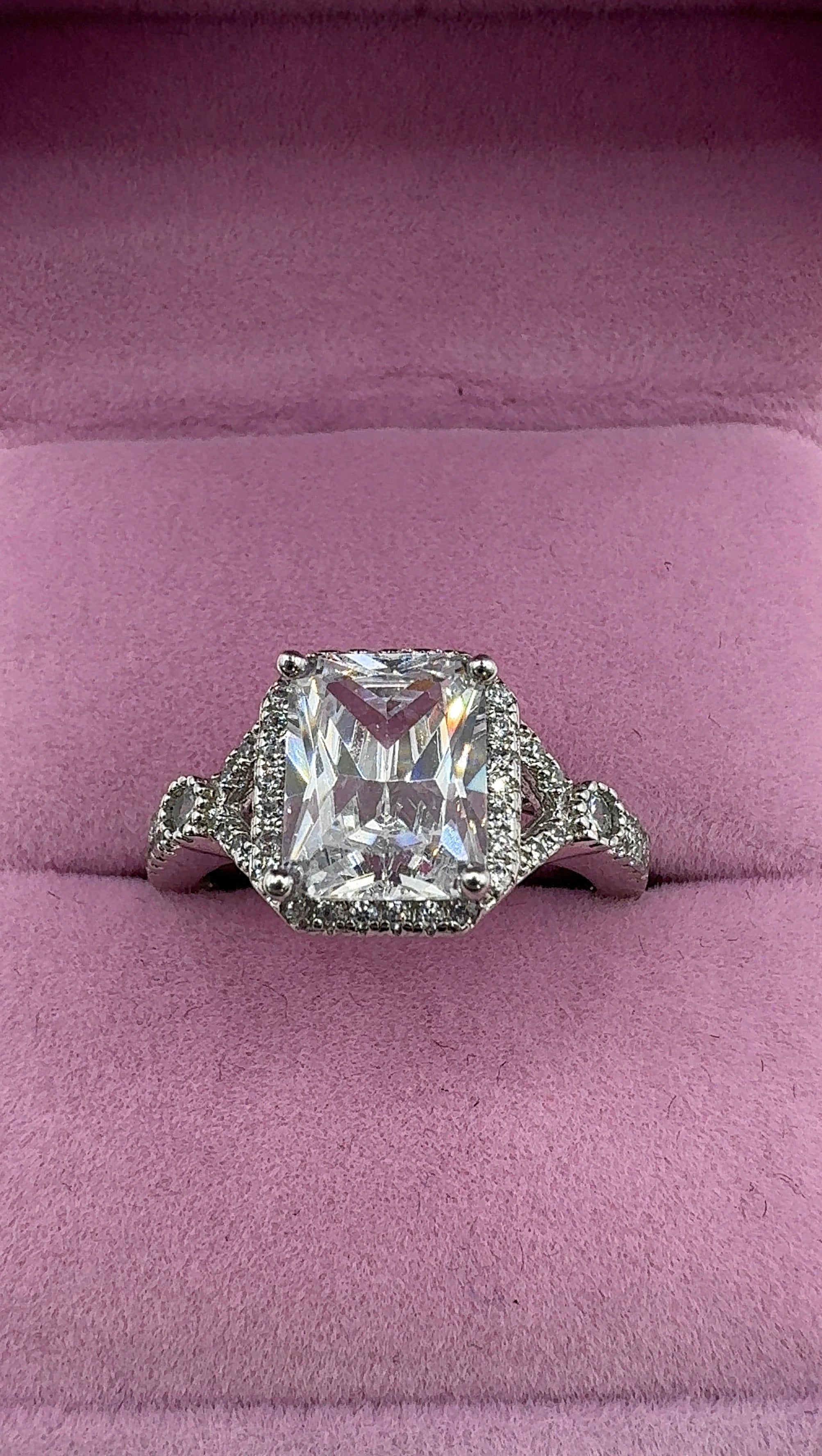 Central square stone ring