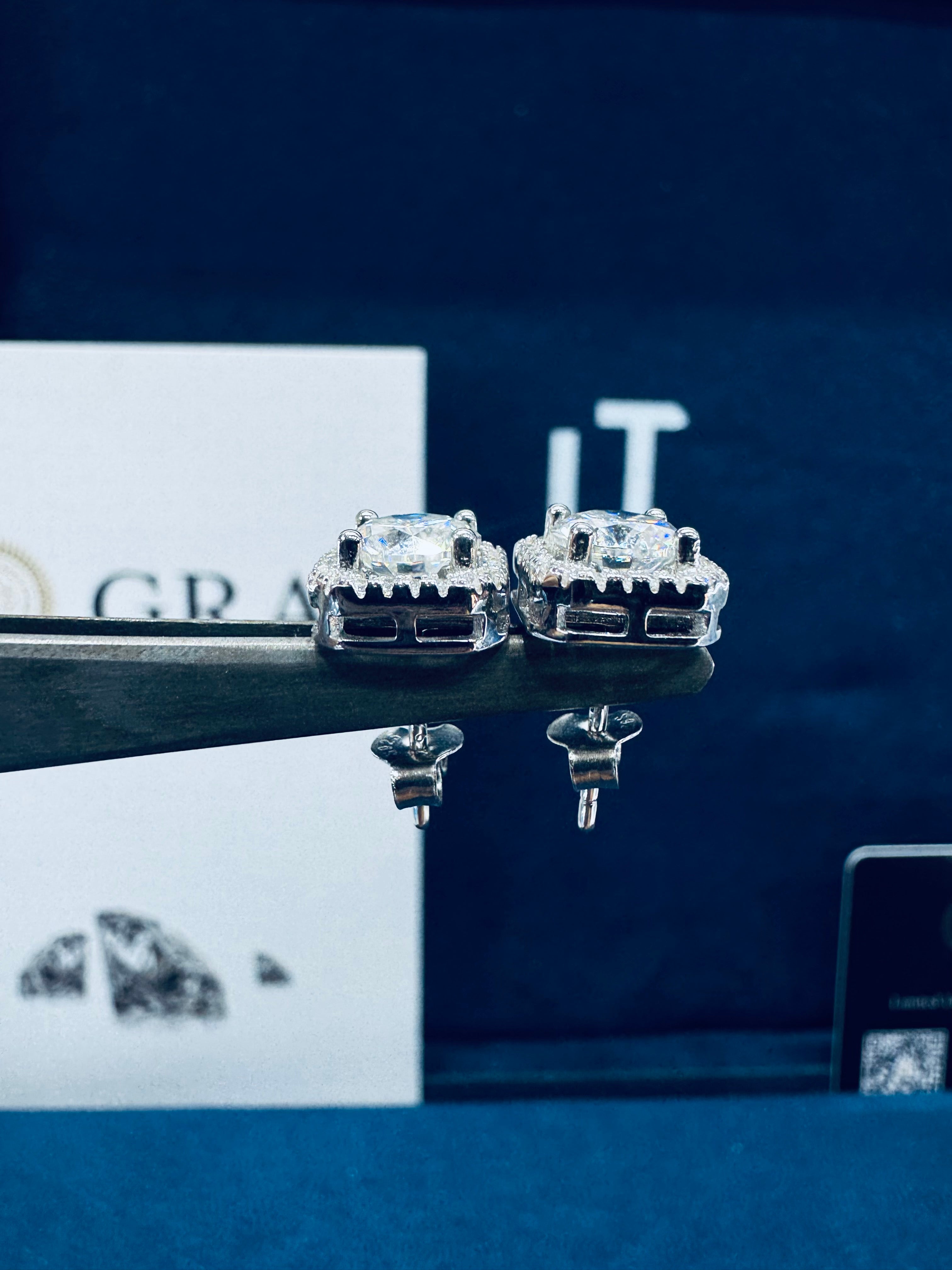 Aretes cuadrados moissanita