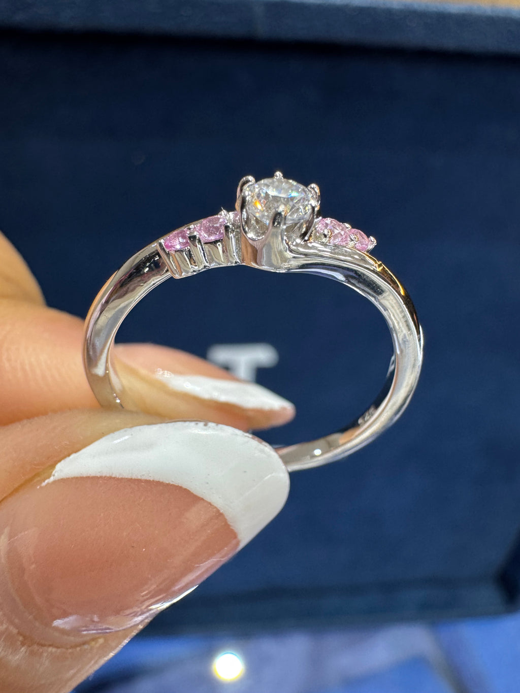 Anillo solitario flair rosa